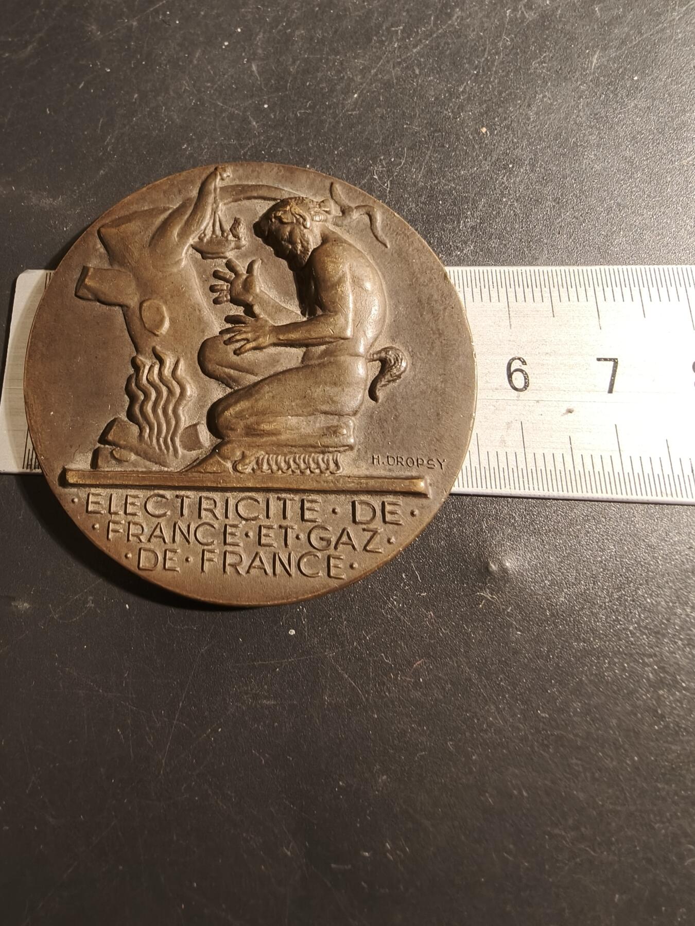 老王徽章第178期 法国电气公司大铜章   大师Dropsy作品    直径54mm    重量73.9g