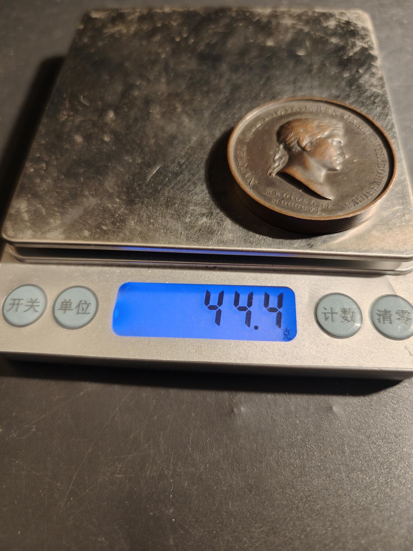 老王徽章第178期 法国1806年耶拿战役大铜章    拿破仑击败普鲁士    光边原著，边缘无磕碰    直径40mm     重量44.4g