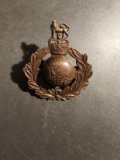 老王徽章第178期 - 英国皇家海军陆战队帽徽    女王早期版