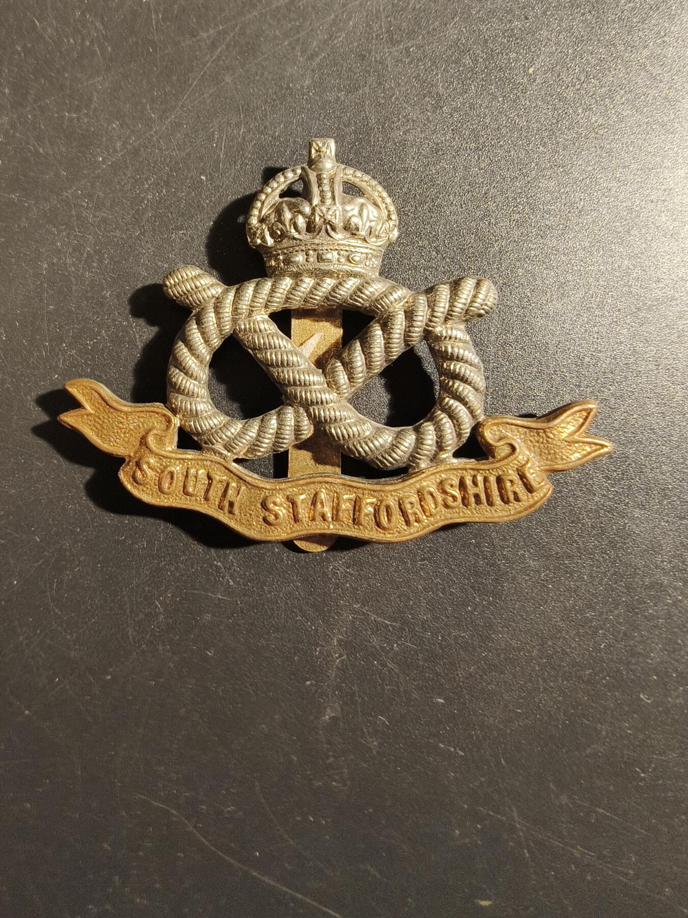 老王徽章第178期 英国南斯塔福德步兵团帽徽    一战时期