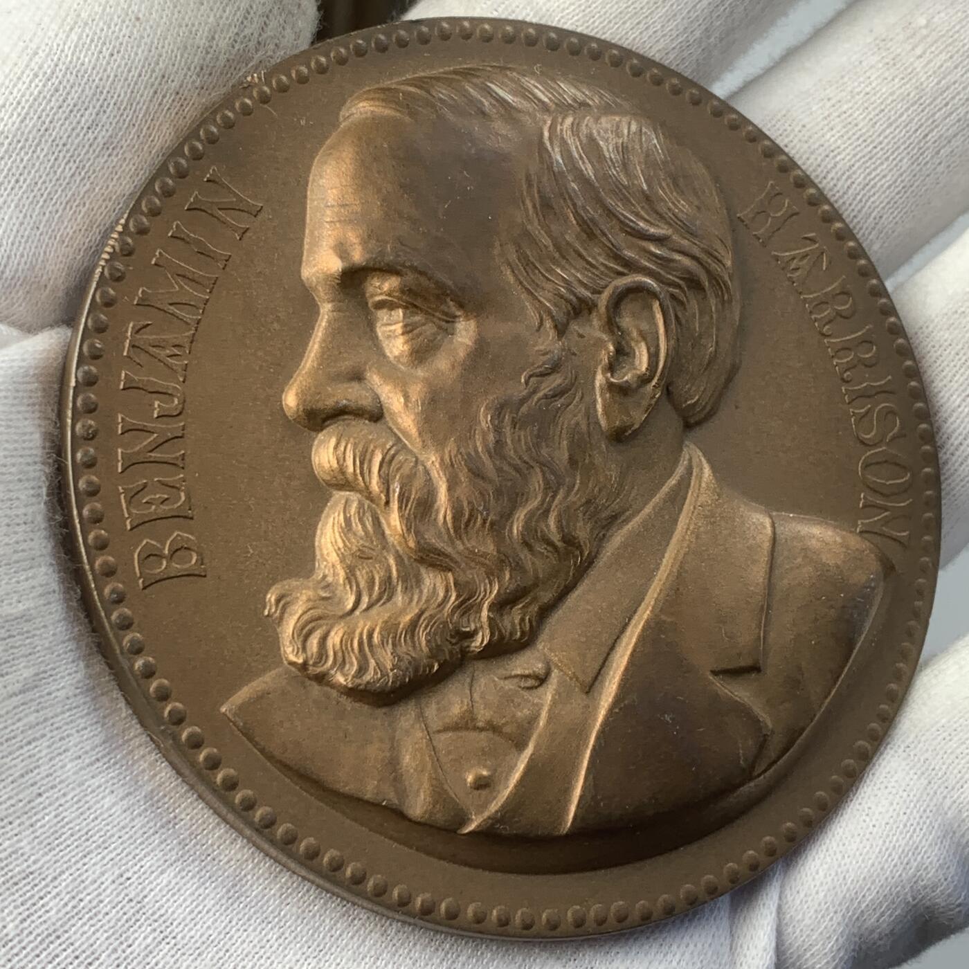 掌中浮雕-藏着的欧洲第050场 1889年美国第23任总统本杰明.哈里森纪念铜章，76mm，234g