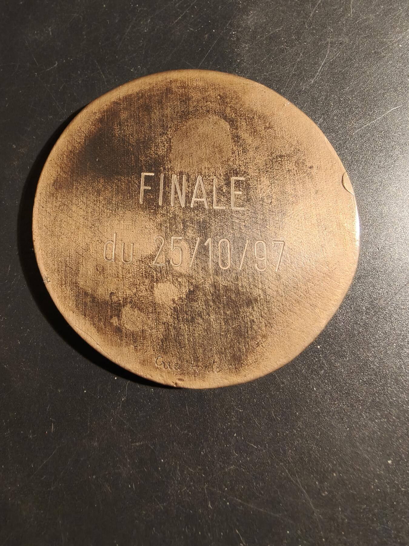 老王徽章第178期 法国拉蒂娜杯帆船赛纪念章    直径68mm    重量120.5g