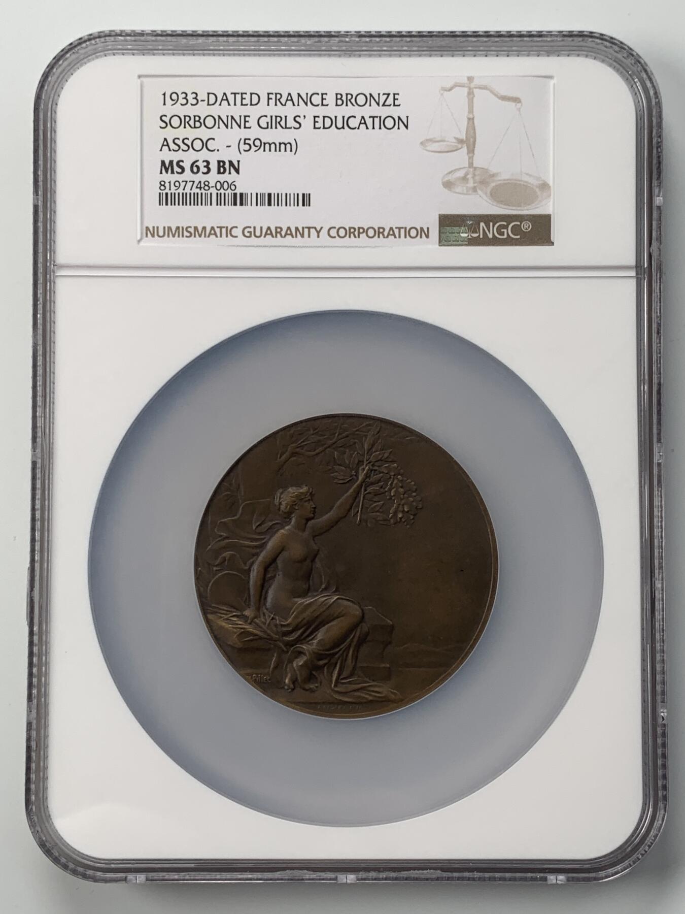 掌中浮雕-藏着的欧洲第050场 NGC MS63 : 1933年法国索邦大学女子教育协会铜章，59mm