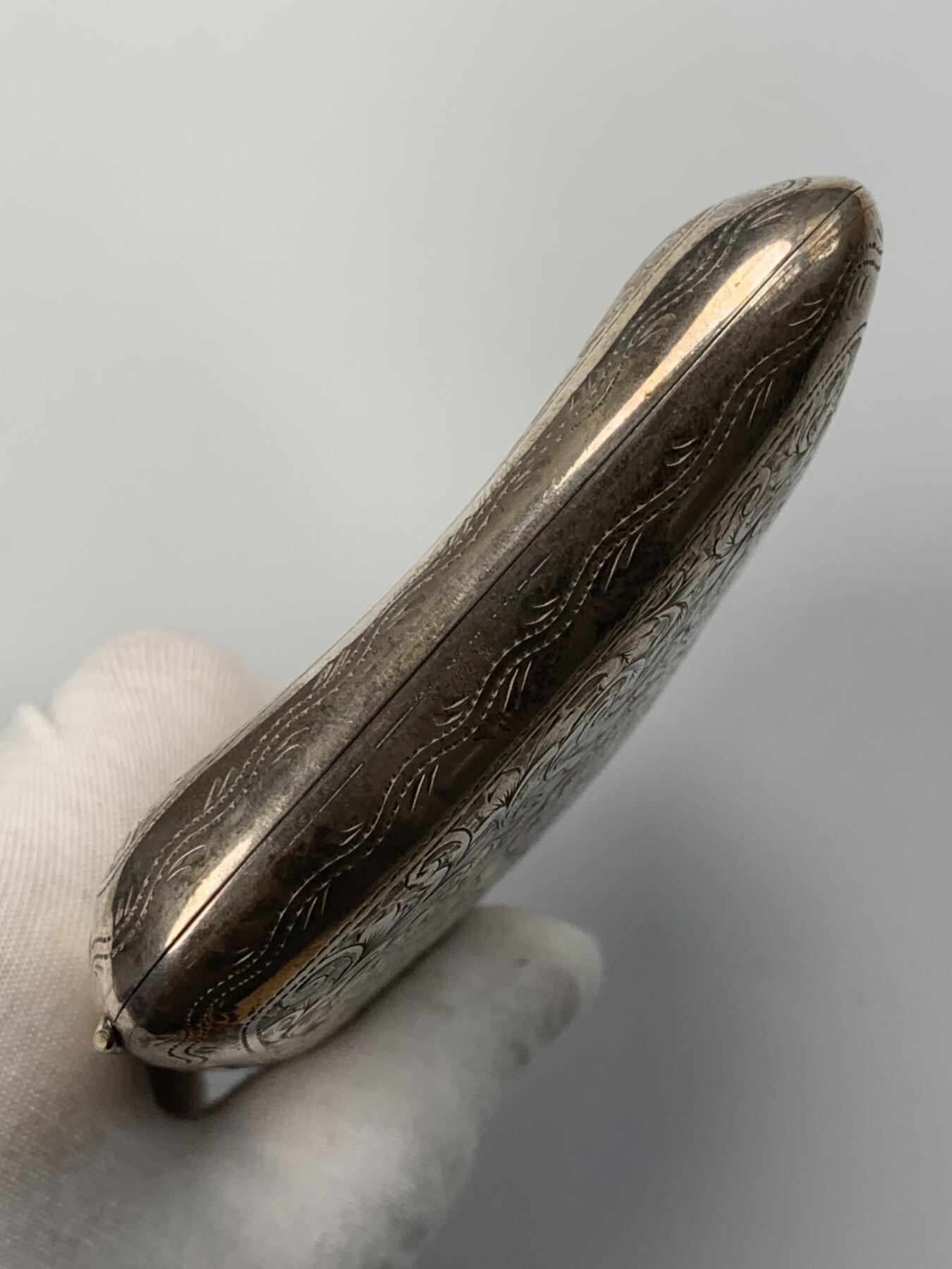 掌中浮雕-藏着的欧洲第050场 1904年英国银烟盒（有银标），13.70厘米 X8.60厘米，180g