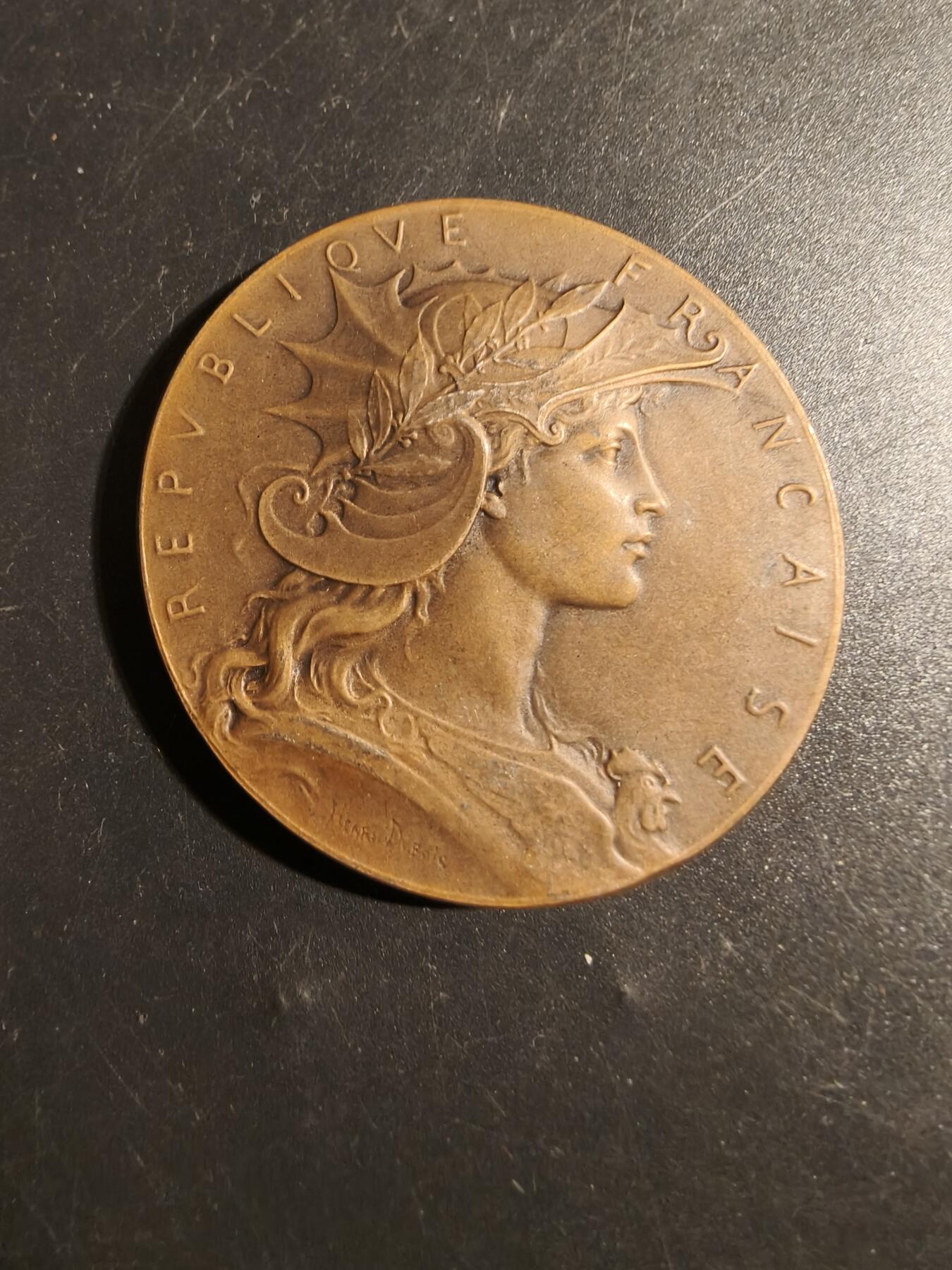 老王徽章第178期 法国战争部射击竞赛大铜章    大师亨利杜布瓦作品    戎装玛丽安娜     直径50mm     重量55.2g