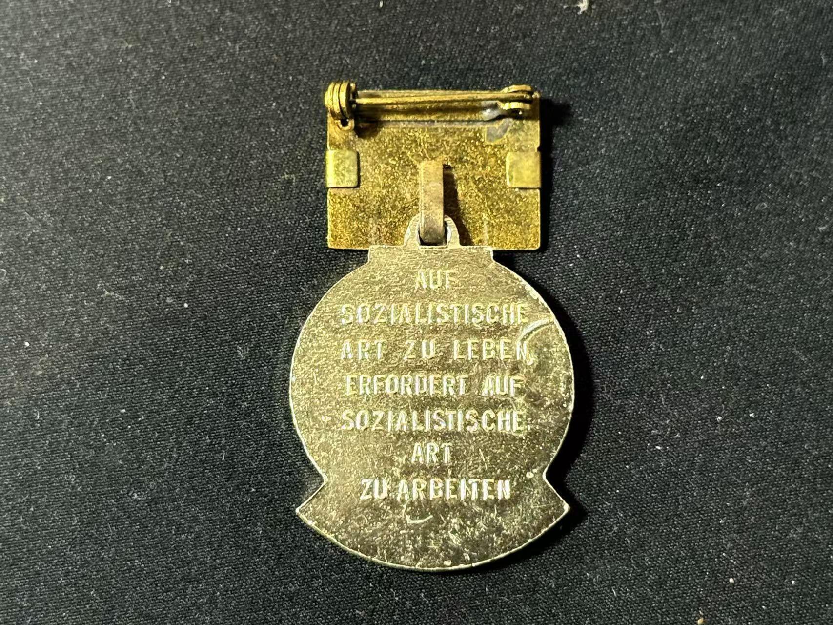 罗岚⭐爱藏⭐甄选专拍第四场-分享拍场赚佣（实体经营） 民主德国七年建设计划模范劳动奖章 61年早期版珐琅上挂