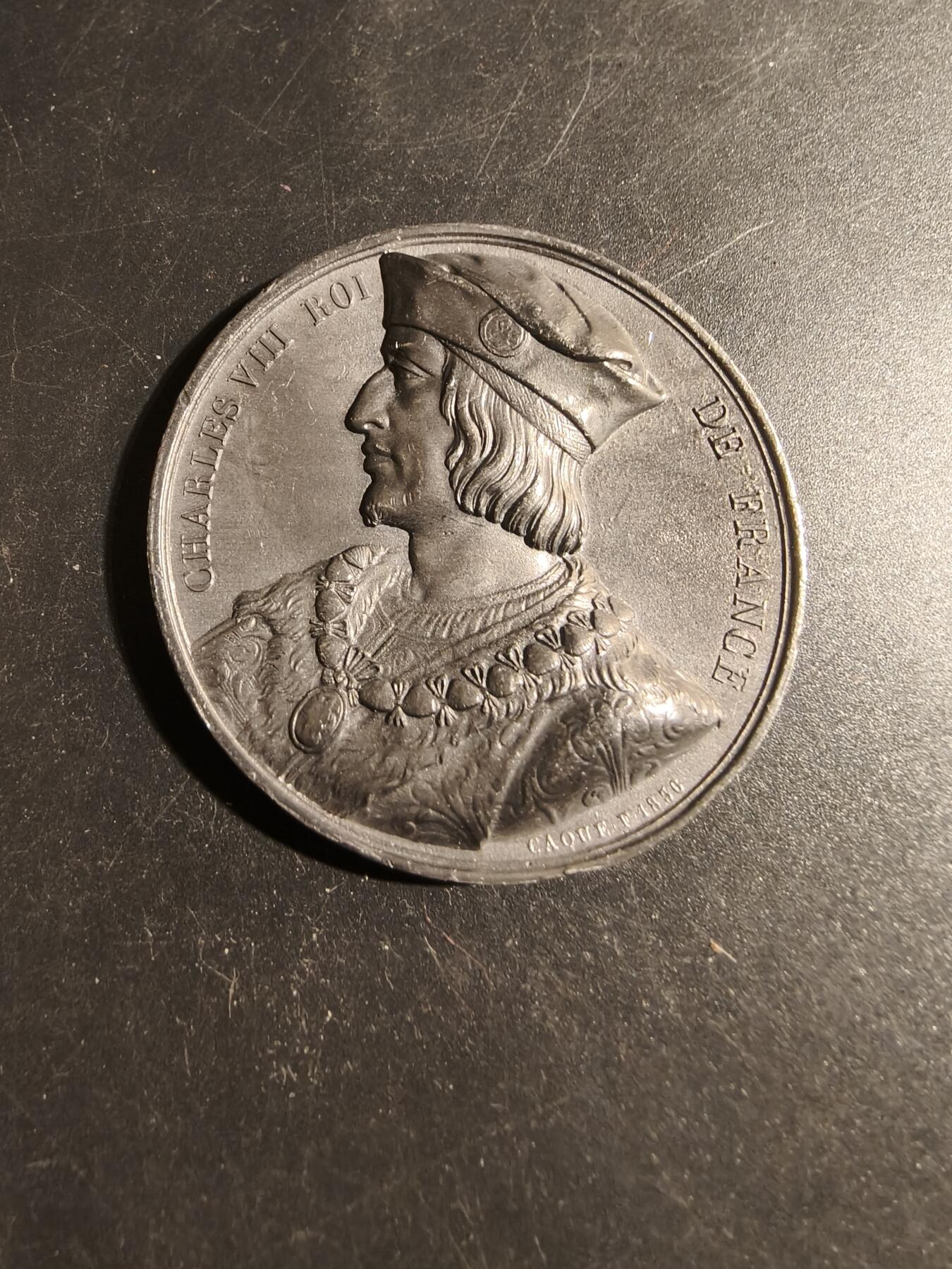 老王徽章第178期 法国历任国王纪念章    查理八世   少见锡质     直径50mm    重量51g