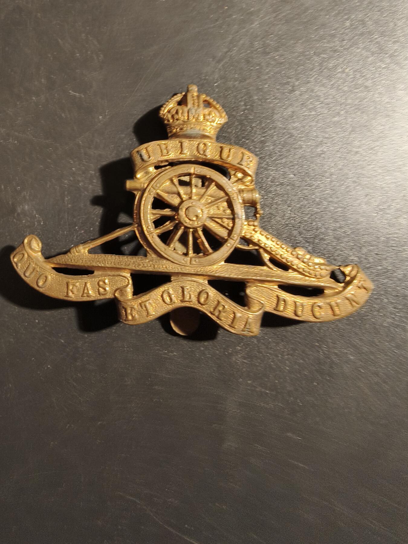 老王徽章第178期 英国皇家炮兵团帽徽    一战时期