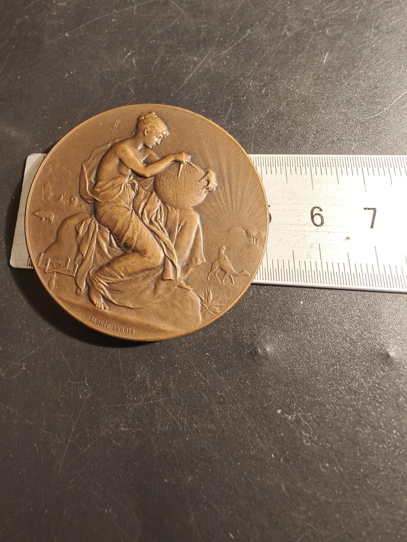 老王徽章第178期 法国旅游俱乐部大铜章    阿尔菲杜布瓦作品    直径50mm    重量70g