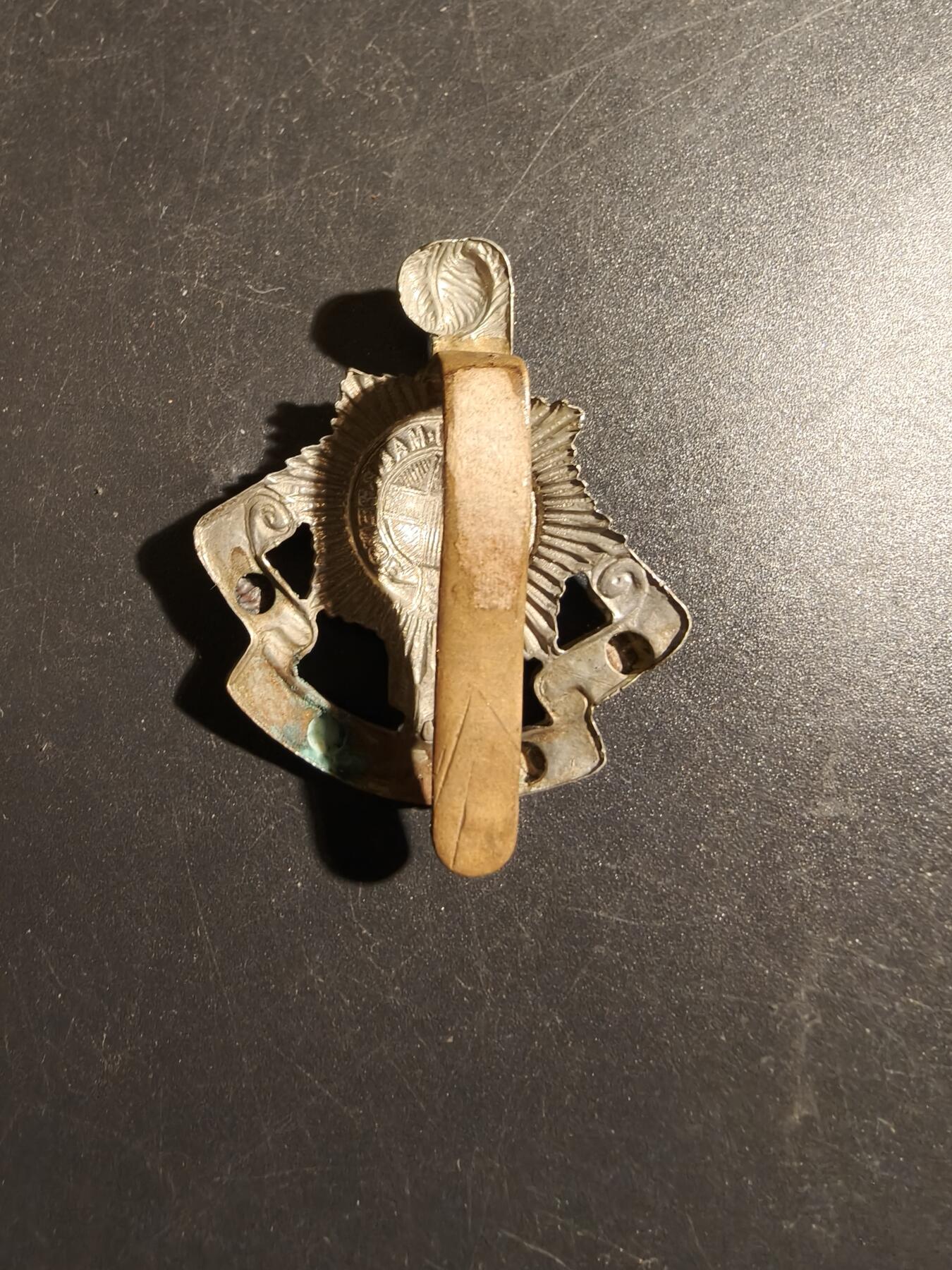 老王徽章第178期 英国皇家苏赛克斯步兵团帽徽    一战时期