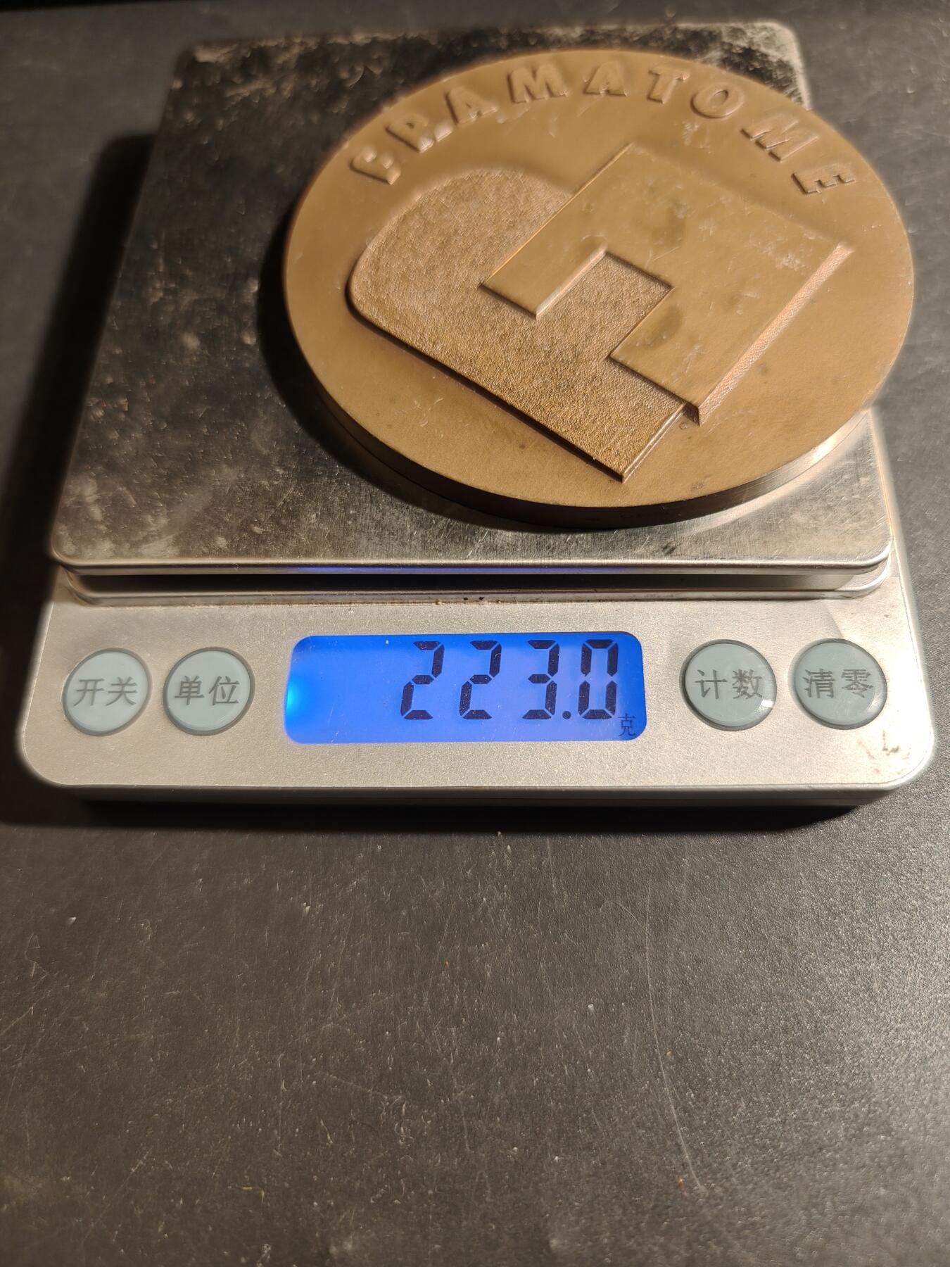 老王徽章第178期 法国核反应堆公司法马通大铜章    直径80mm    重量223.1g