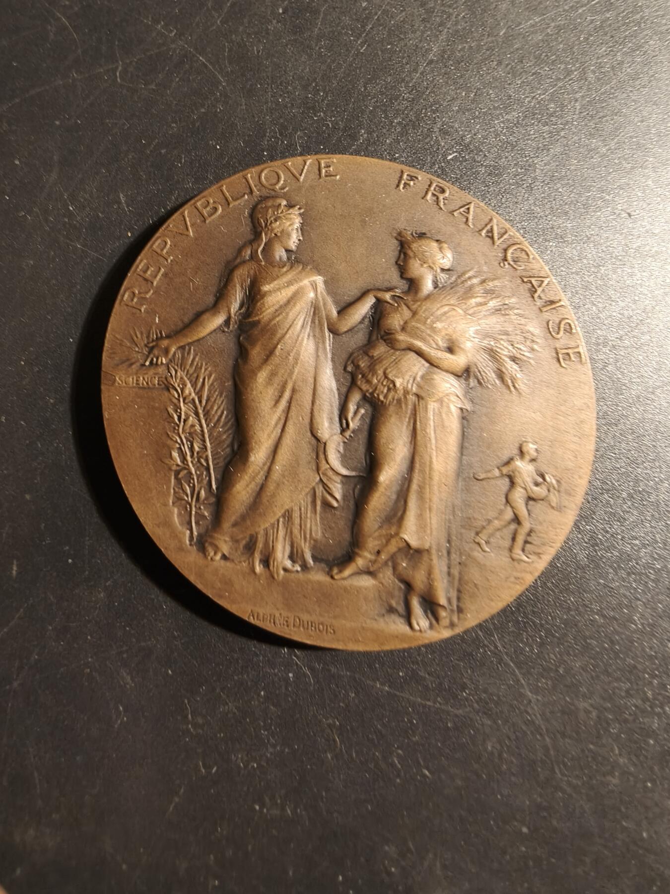 老王徽章第178期 法国农业协会大铜章    大师阿尔菲杜布瓦作品    直径50mm    重量61.1g