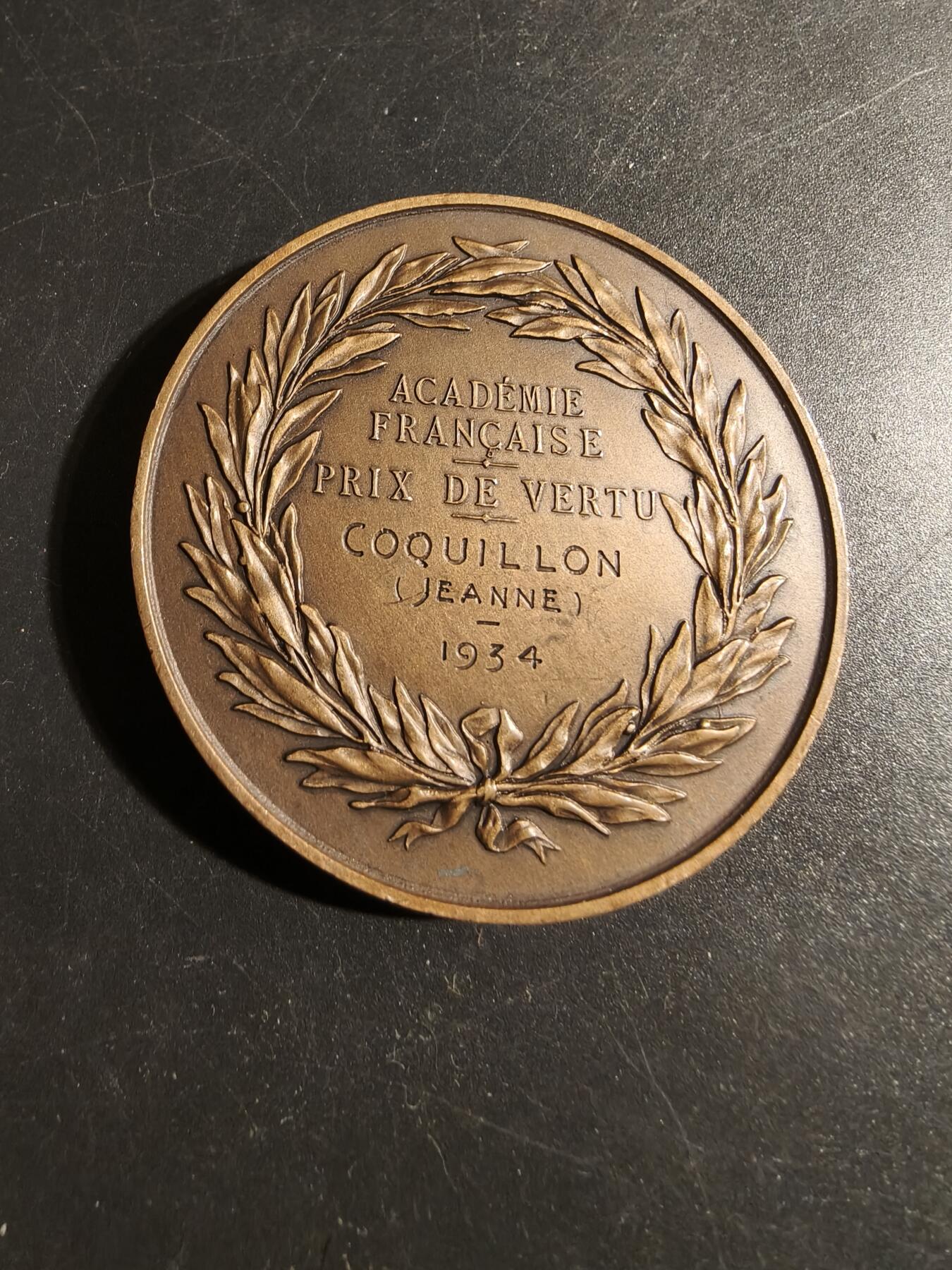 老王徽章第178期 法兰西学院1934年美德奖大铜章     直径52mm    重量62.9g