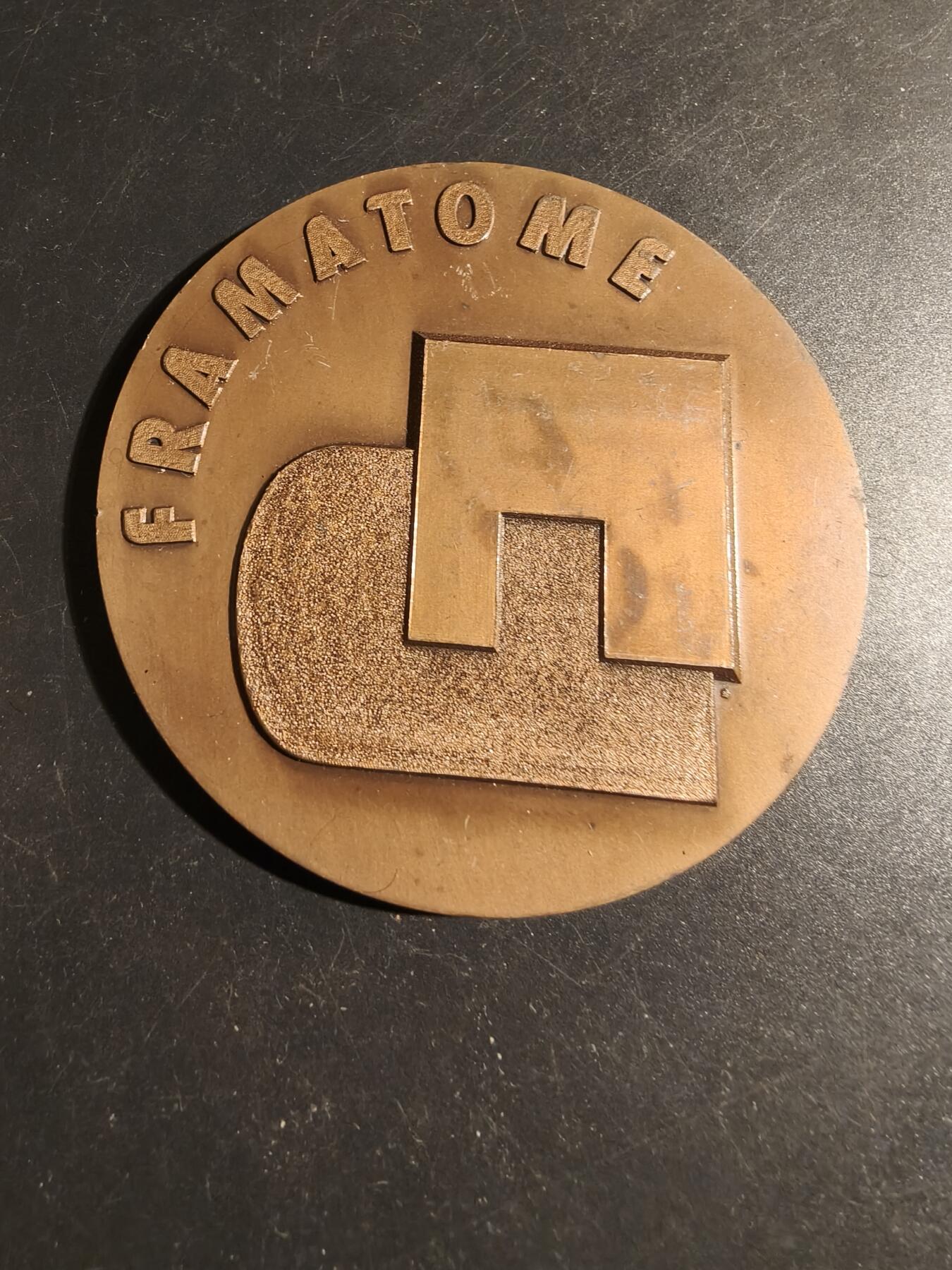 老王徽章第178期 法国核反应堆公司法马通大铜章    直径80mm    重量223.1g