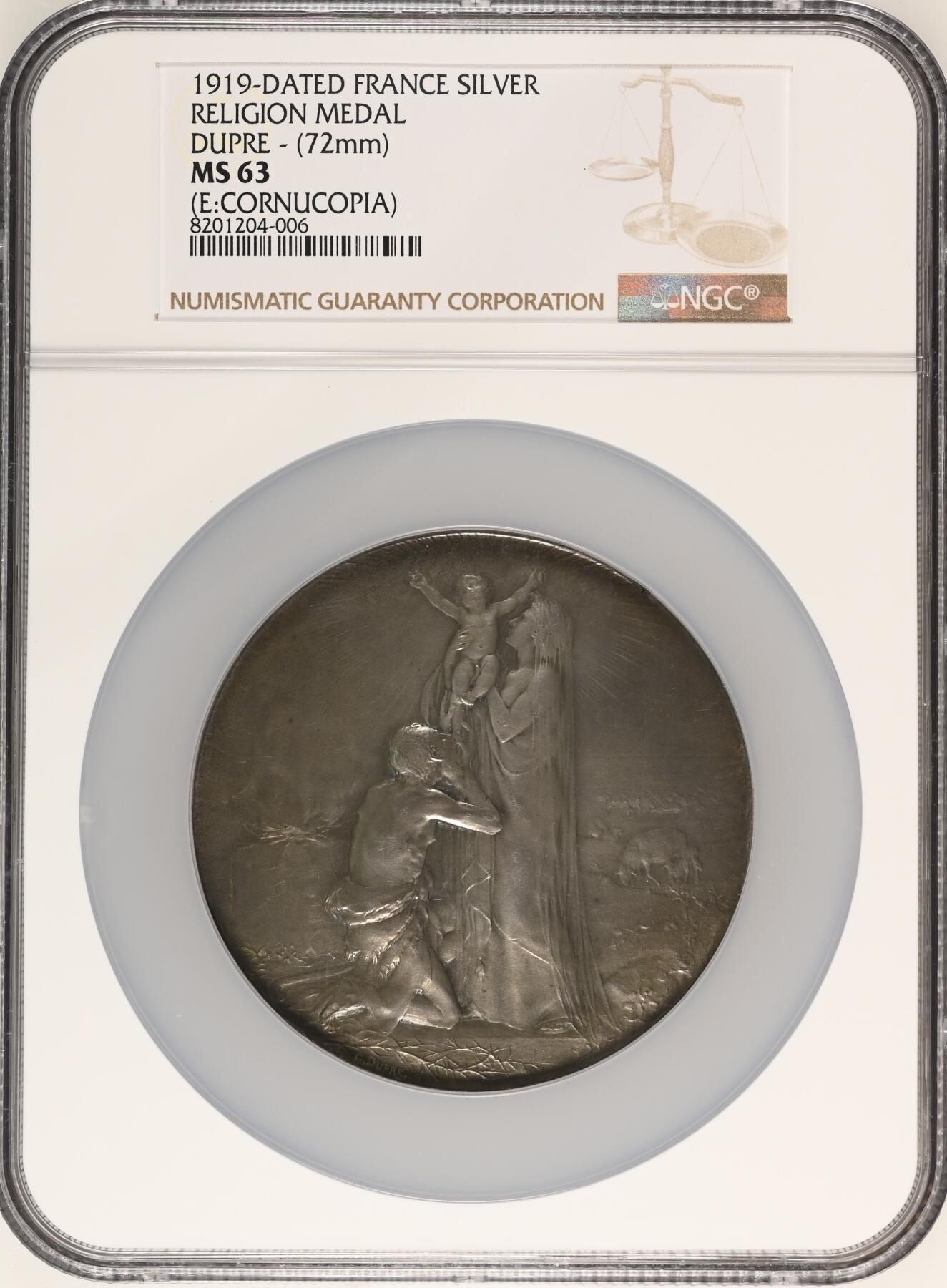 「木头集藏」章牌精品专场！ G Dupre～法国救赎大银章，MS63 ，直径：72mm，151g，难得好品，1919年刻字。正面是圣母玛利亚高举婴儿耶稣，圣约瑟跪于右侧；背面是圣约翰手捧十字架半跪于祭坛前，祭坛上的拉丁语铭文意为“愿基督的救赎降临”。背面所刻的名字是一个德语姓氏，这也从侧面反映了此章在当时的受欢迎程度，其影响力已经不仅仅局限于法国本土。