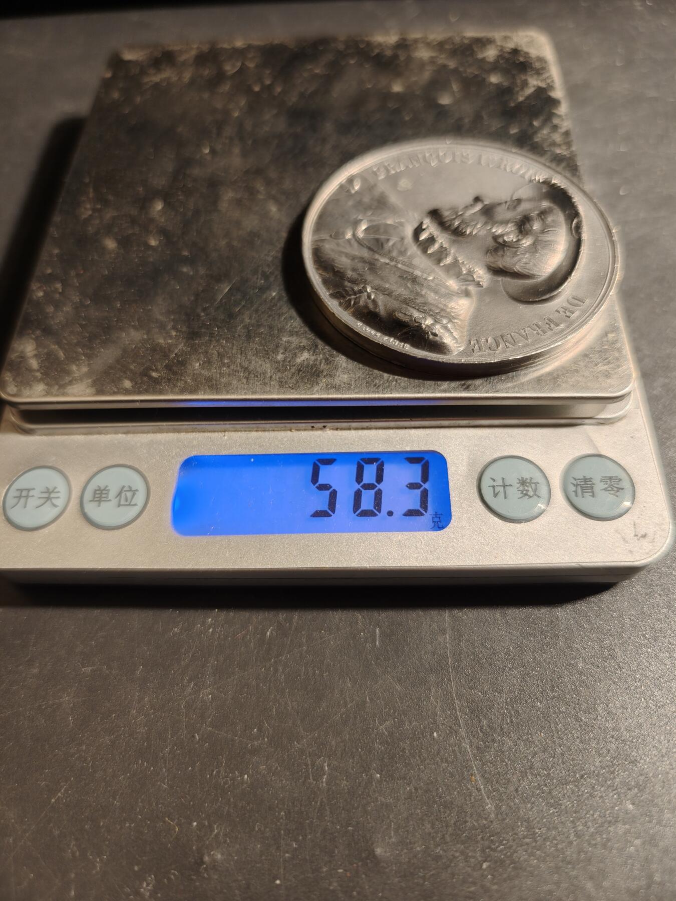 老王徽章第178期 法国历任国王纪念章    瓦卢瓦王朝弗朗索瓦一世   少见锡质     直径50mm    重量58.3g