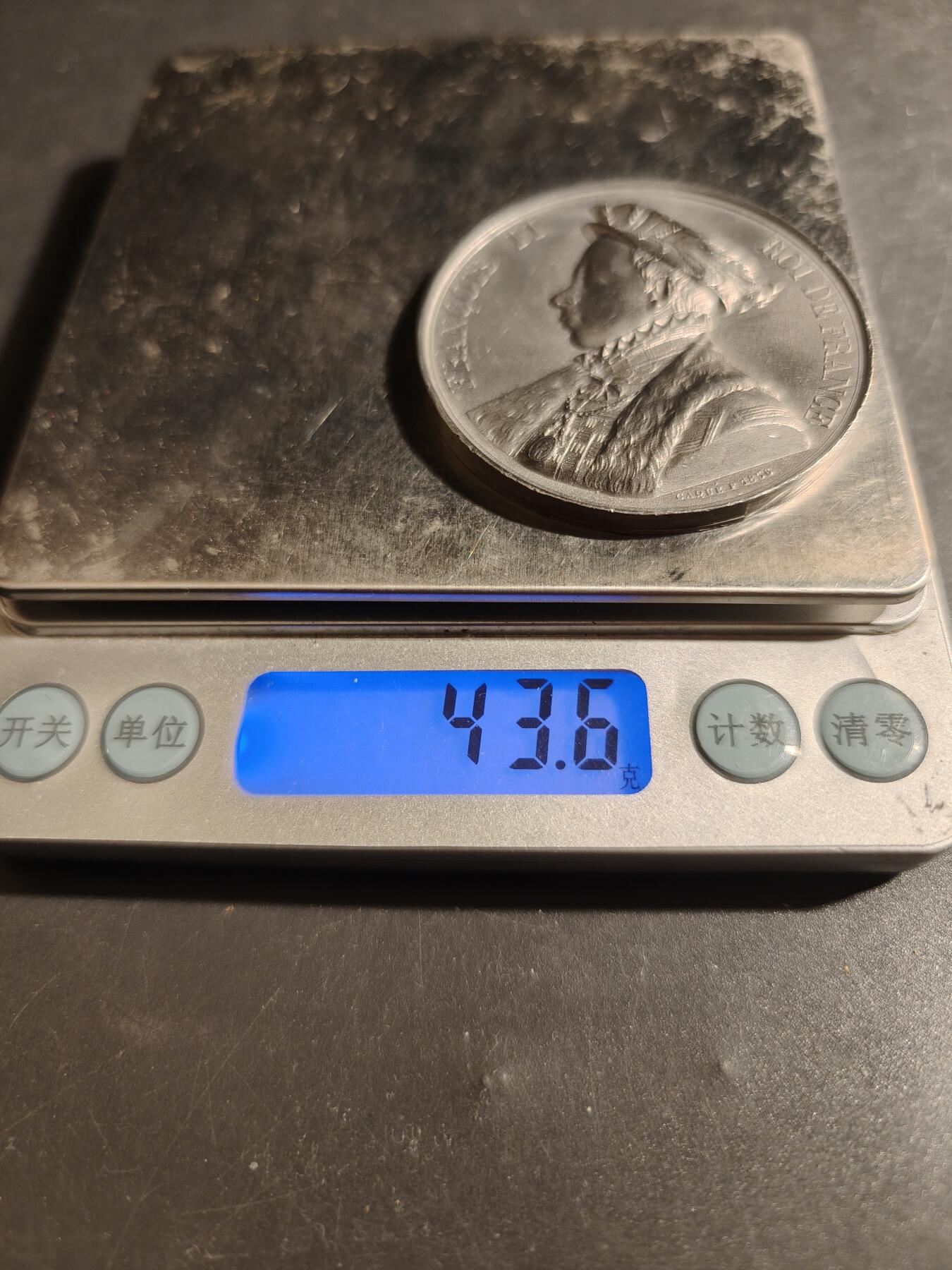 老王徽章第178期 法国历任国王纪念章    弗朗索瓦二世   少见锡质     直径50mm    重量43.6g