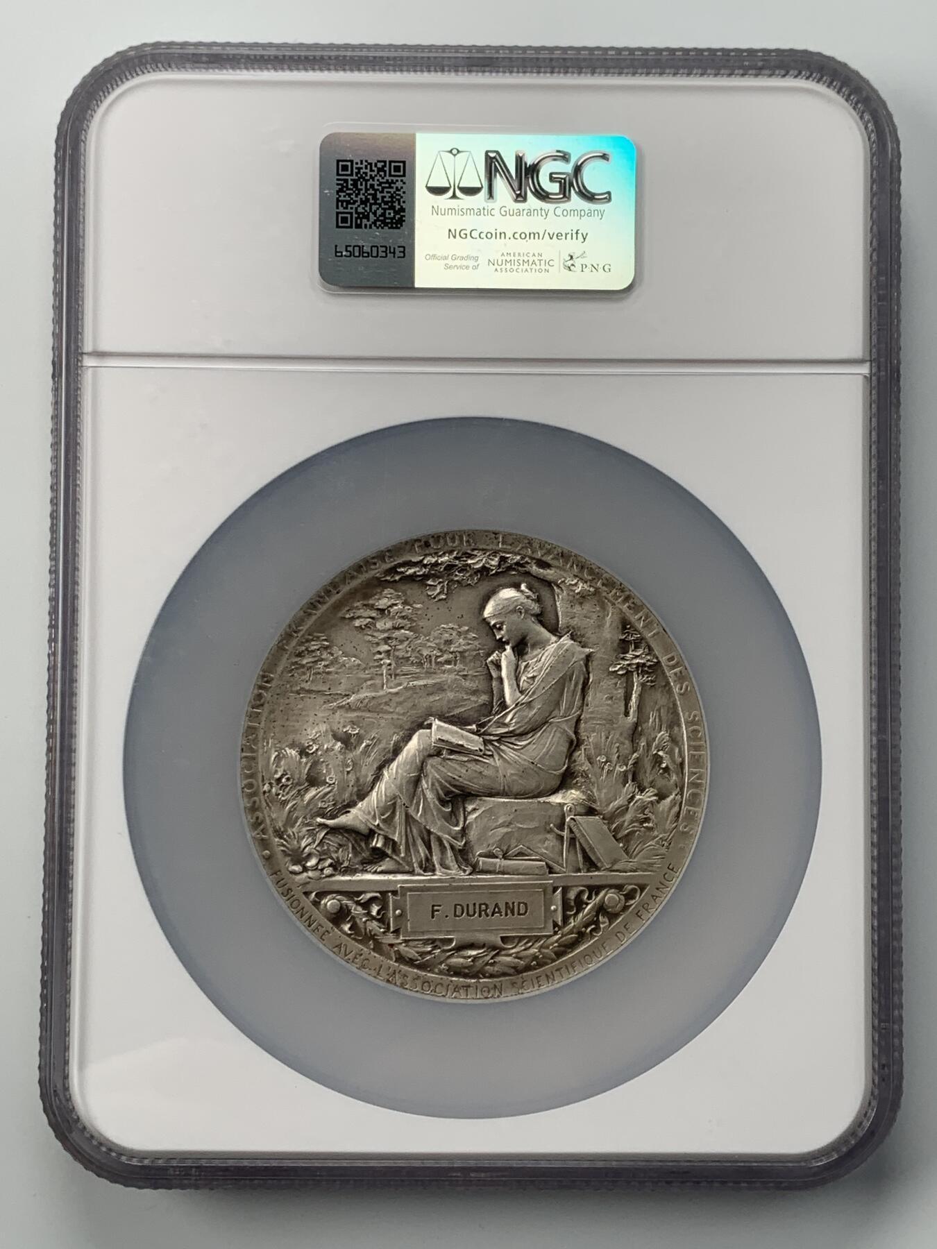 掌中浮雕-藏着的欧洲第050场 NGC MS61 : 1872年法国科学促进协会镀银铜章，68mm, 章牌大师奥斯卡.罗蒂Oscar Roty（1846-1911）作品