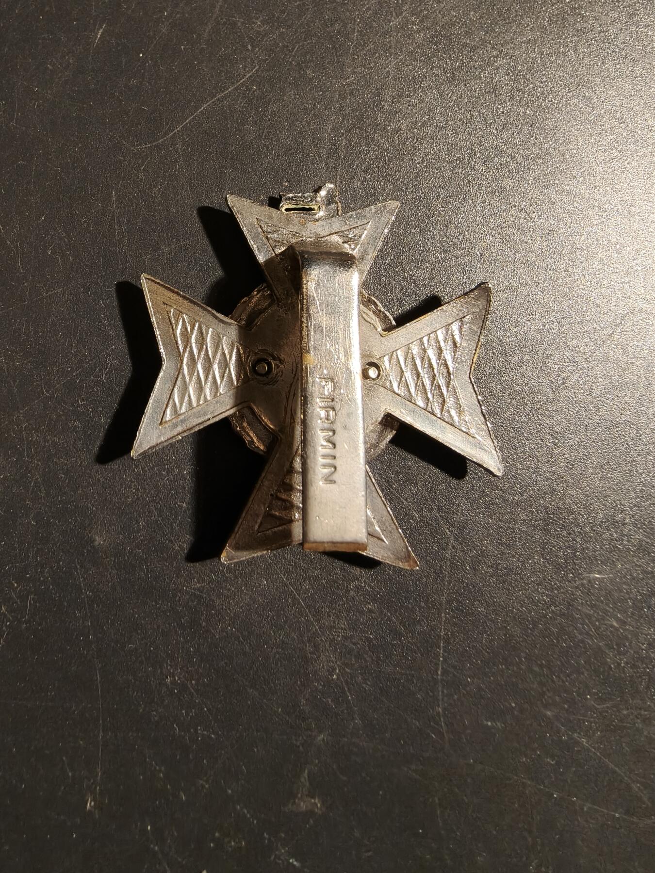 老王徽章第178期 英国陆军第第22轻龙骑兵团帽徽    女王早期