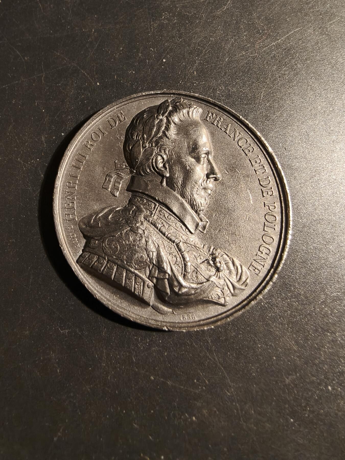 老王徽章第178期 法国历任国王纪念章    法国和波兰国王亨利三世   少见锡质     直径50mm    重量53.9g
