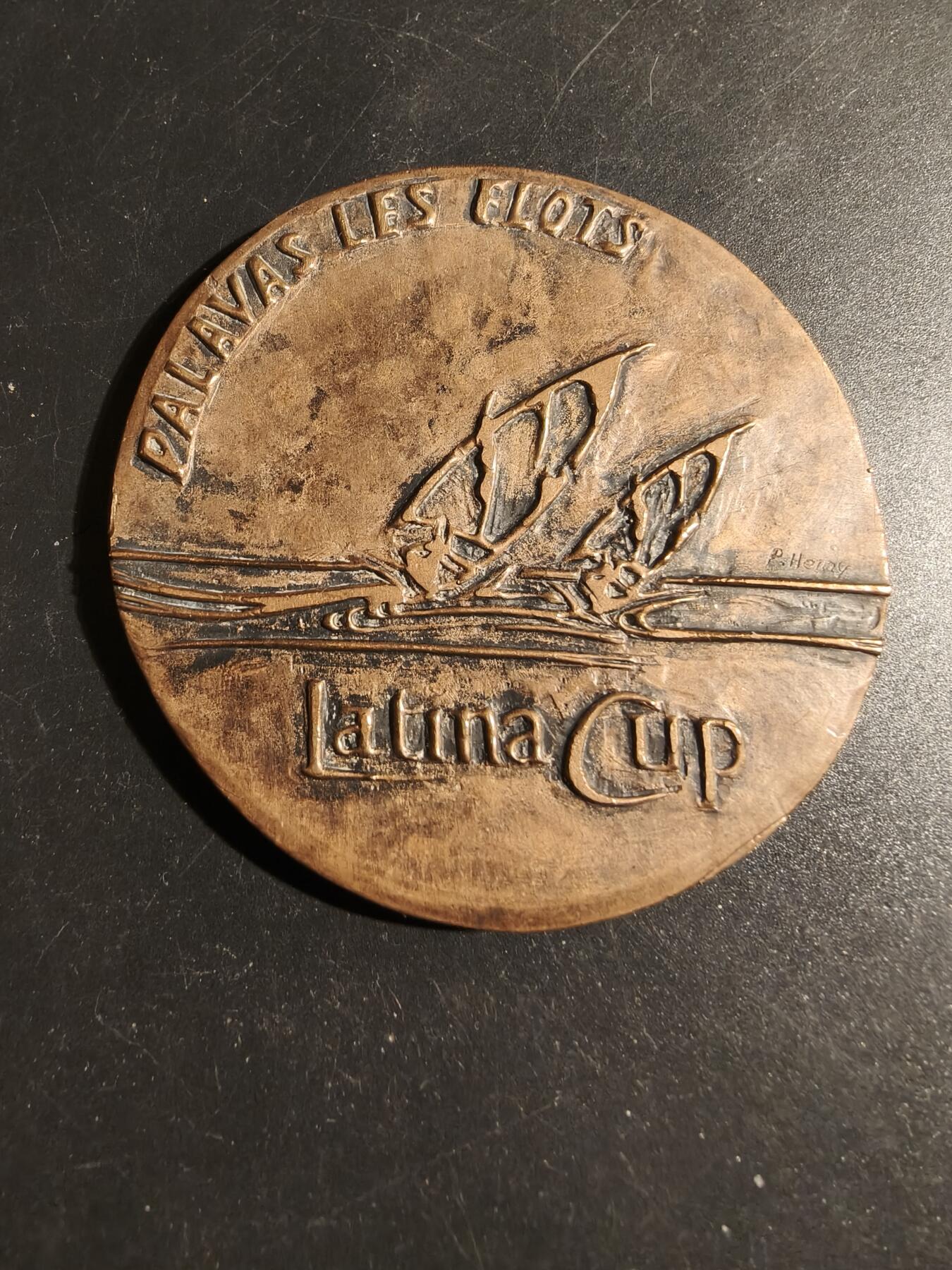 老王徽章第178期 法国拉蒂娜杯帆船赛纪念章    直径68mm    重量120.5g