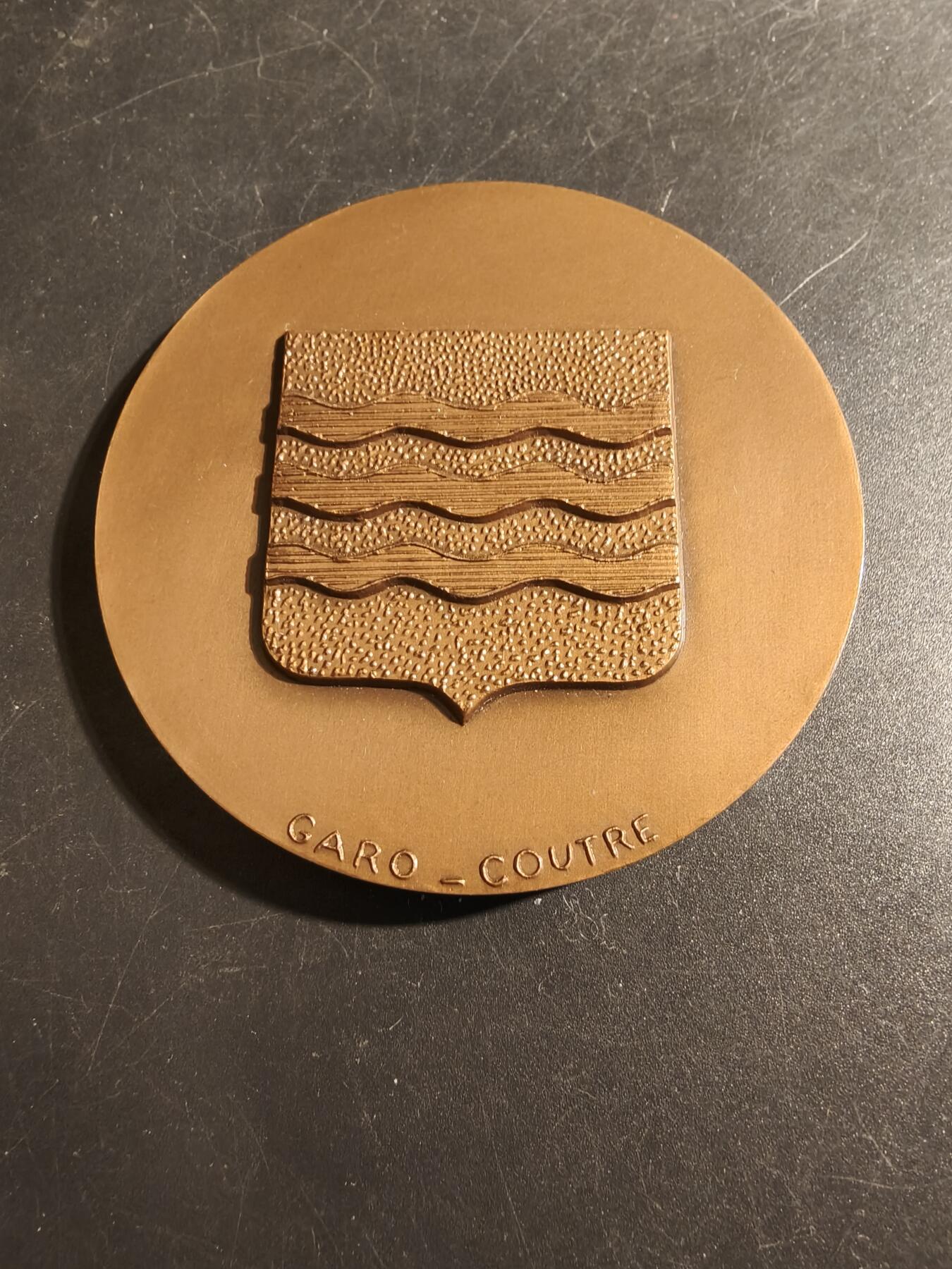 老王徽章第178期 法国阿格德市圣埃蒂安大教堂大铜章    希腊语铭文为“祝你好运”   Garo Coutre作品     直径 70mm    重量217.3g 