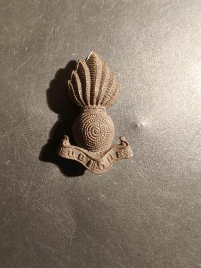 老王徽章第178期 - 英国皇家炮兵领章   塑料材质