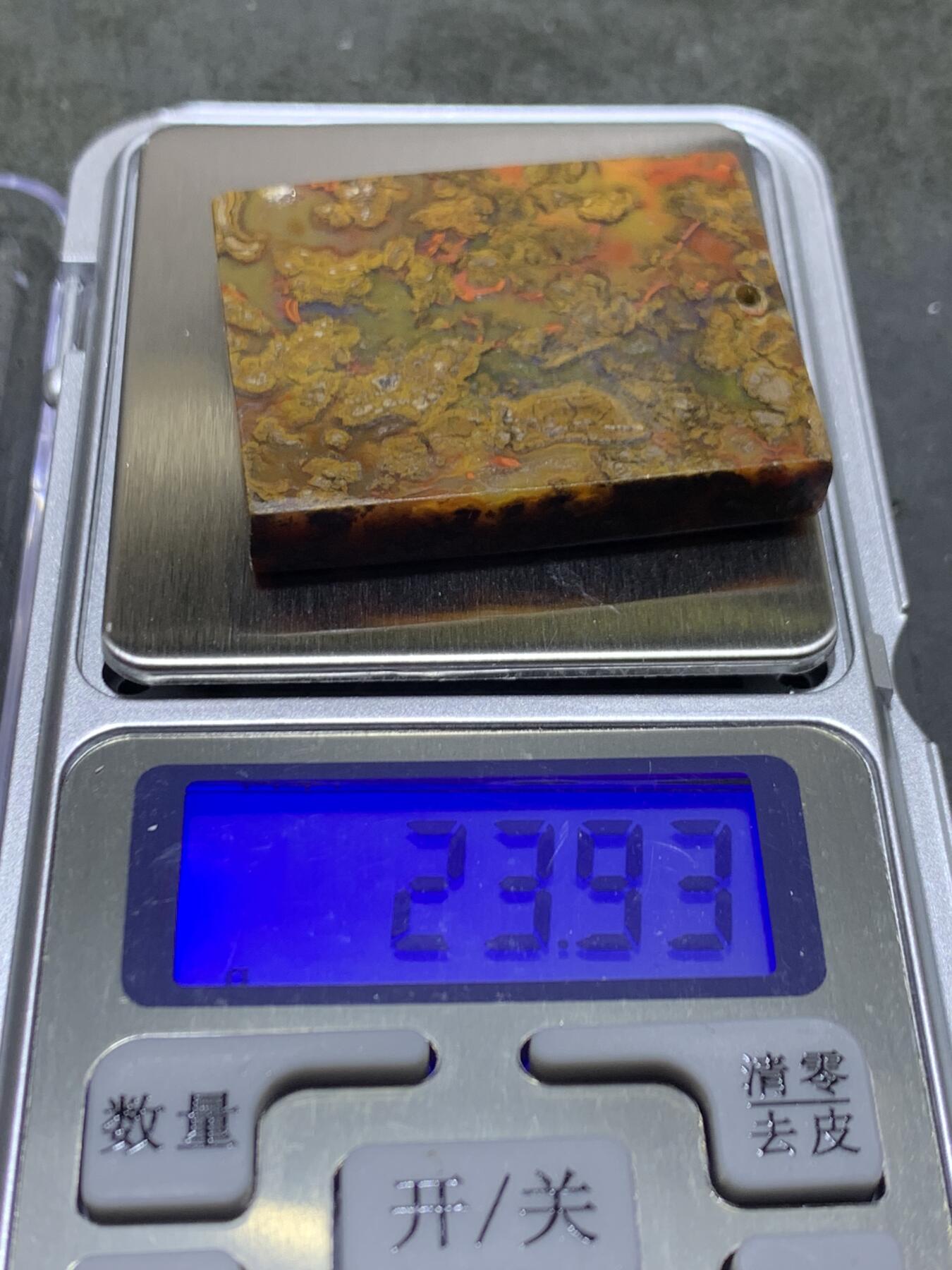 高玉化草花纹战国红玛瑙牌子，吊坠一个