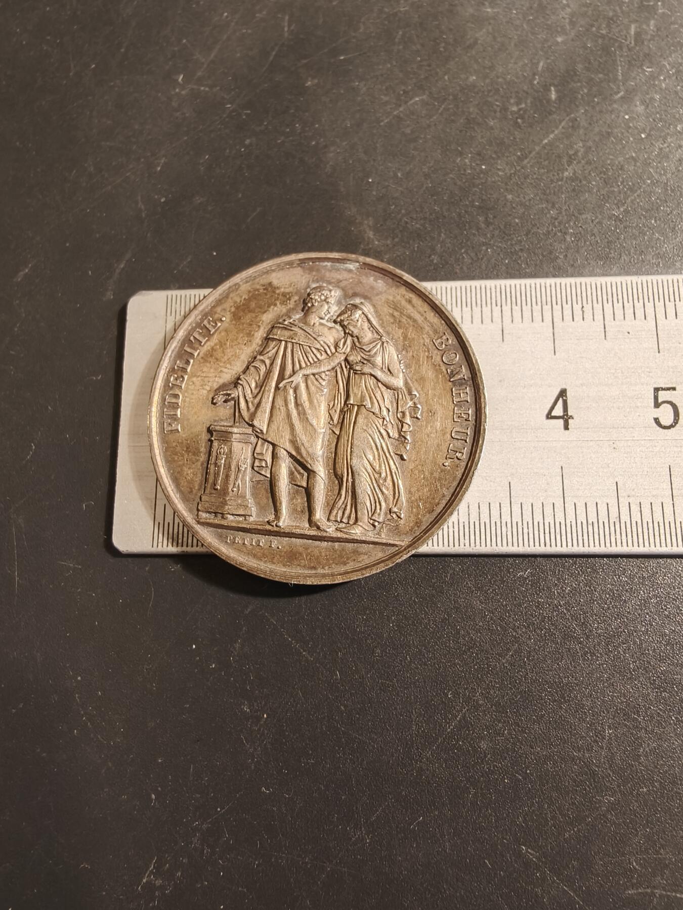 老王徽章第178期 法国银婚章    蜜蜂950银标    直径33mm    重量15.6g