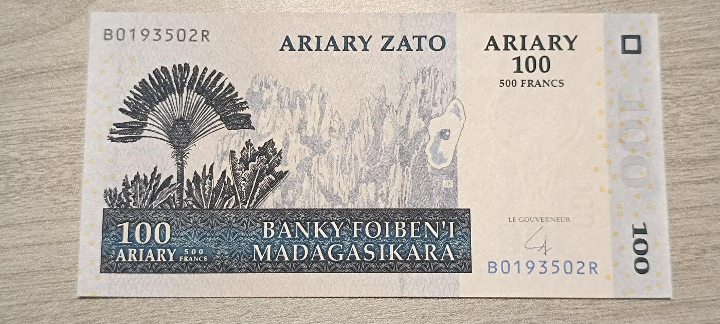 万国钱币阁第七场 全新马达加斯加100