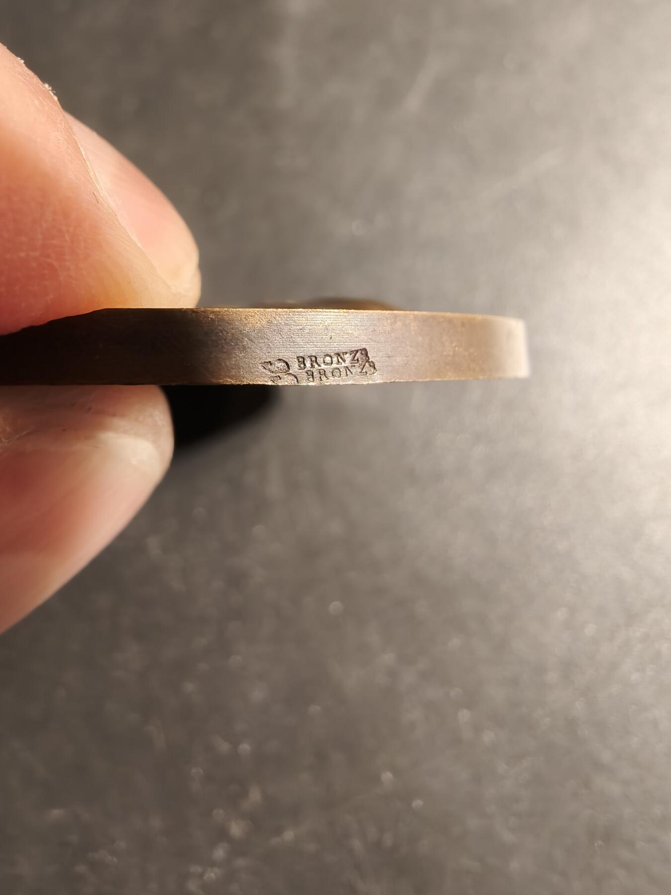 老王徽章第178期 法兰西学院1934年美德奖大铜章     直径52mm    重量62.9g