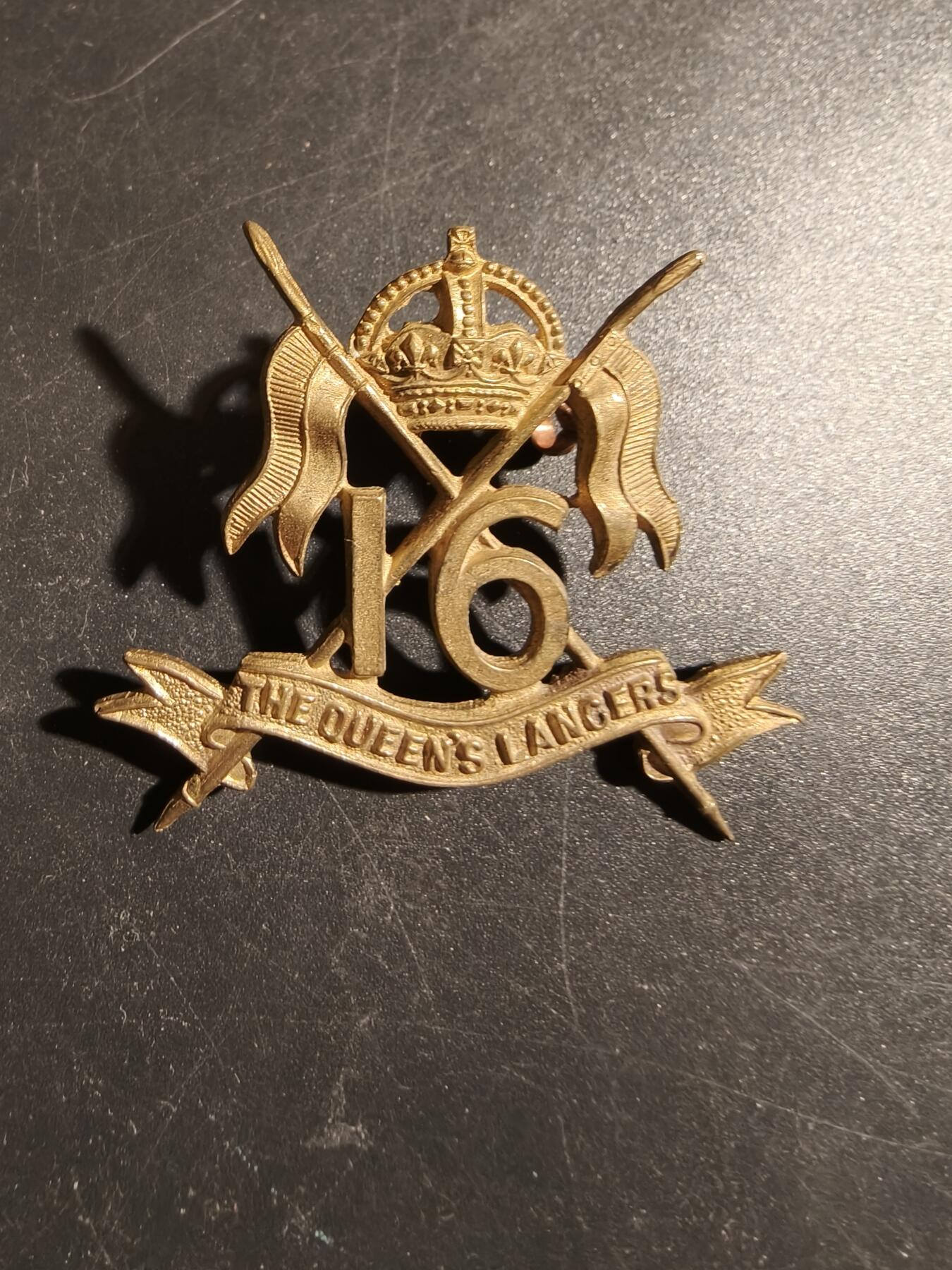 老王徽章第178期 英国女王第16枪骑兵团帽徽    一战时期