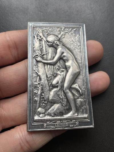 「木头集藏」章牌精品专场！ - D.Dupuis～法国“LE NID” 巢 银章，尺寸：66×37.5mm，58 g，边铭：丰饶角 ARGENT， 名家代表作，经典清凉题材。