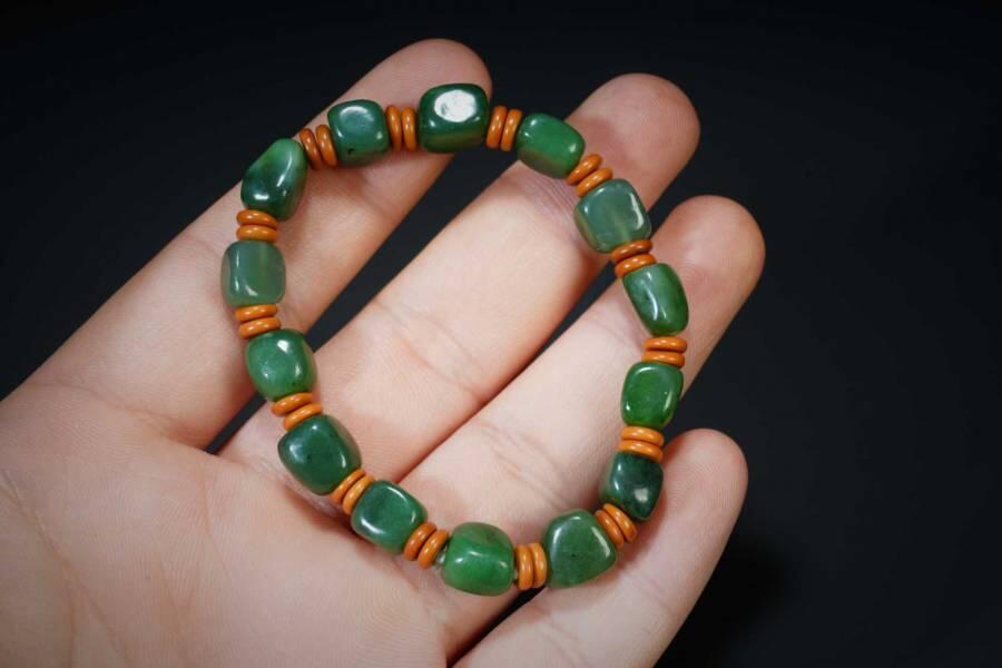 上海都达杂项专场五（全场包邮） 天然和田玉碧玉随形糖珠手串 附鉴定证书87-50