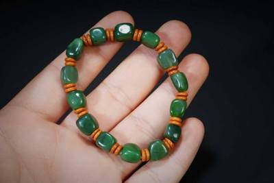 上海都达杂项专场五（全场包邮） - 天然和田玉碧玉随形糖珠手串 附鉴定证书87-50