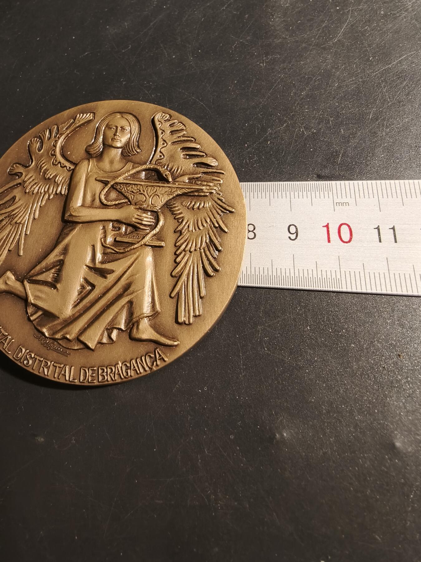 老王徽章第178期 1973年葡萄牙公共工程部医院建设总局大铜章     编号97      直径80mm     重量234.3g