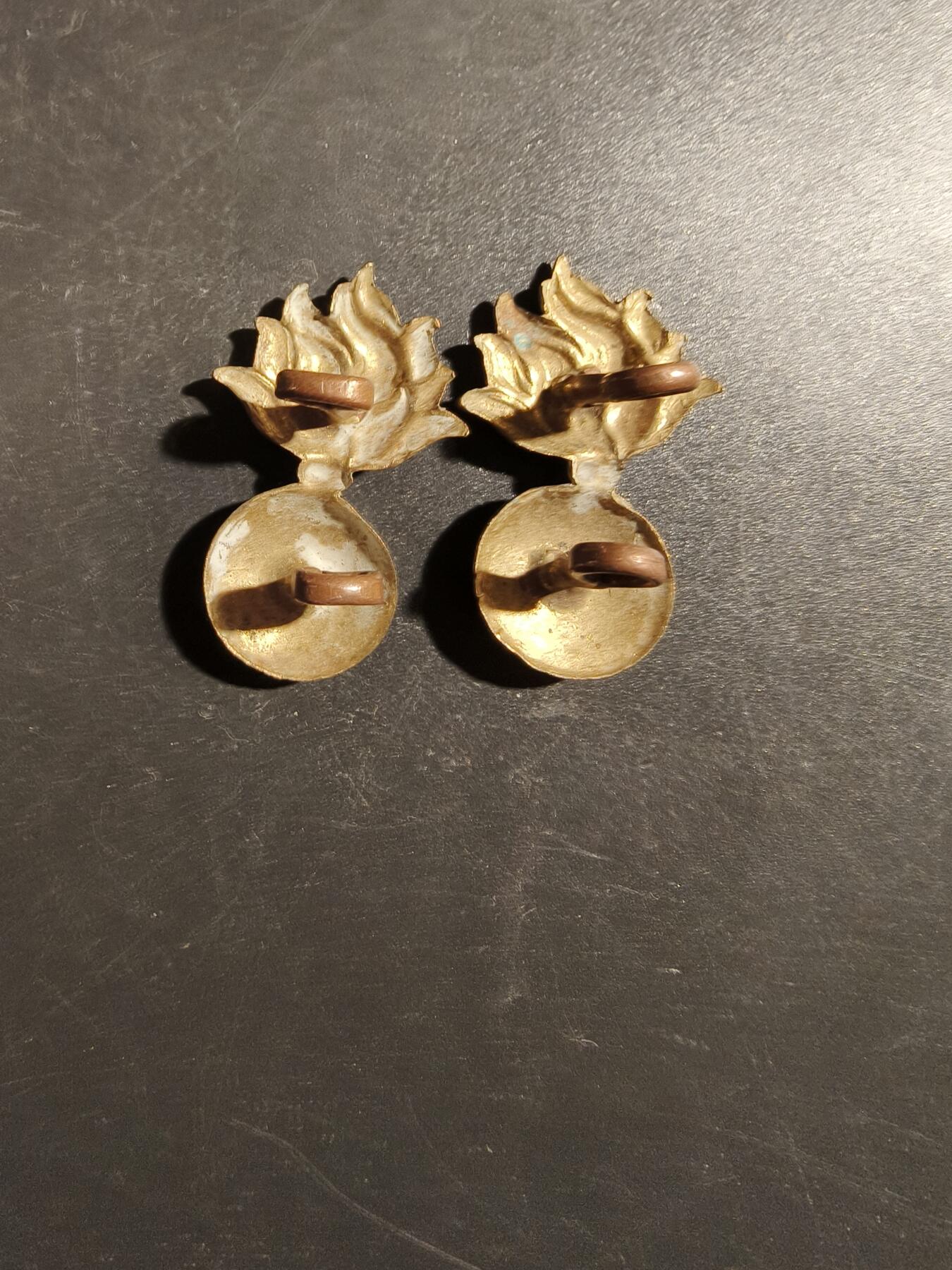 老王徽章第178期 英国近卫掷弹兵团领章一组    一战时期