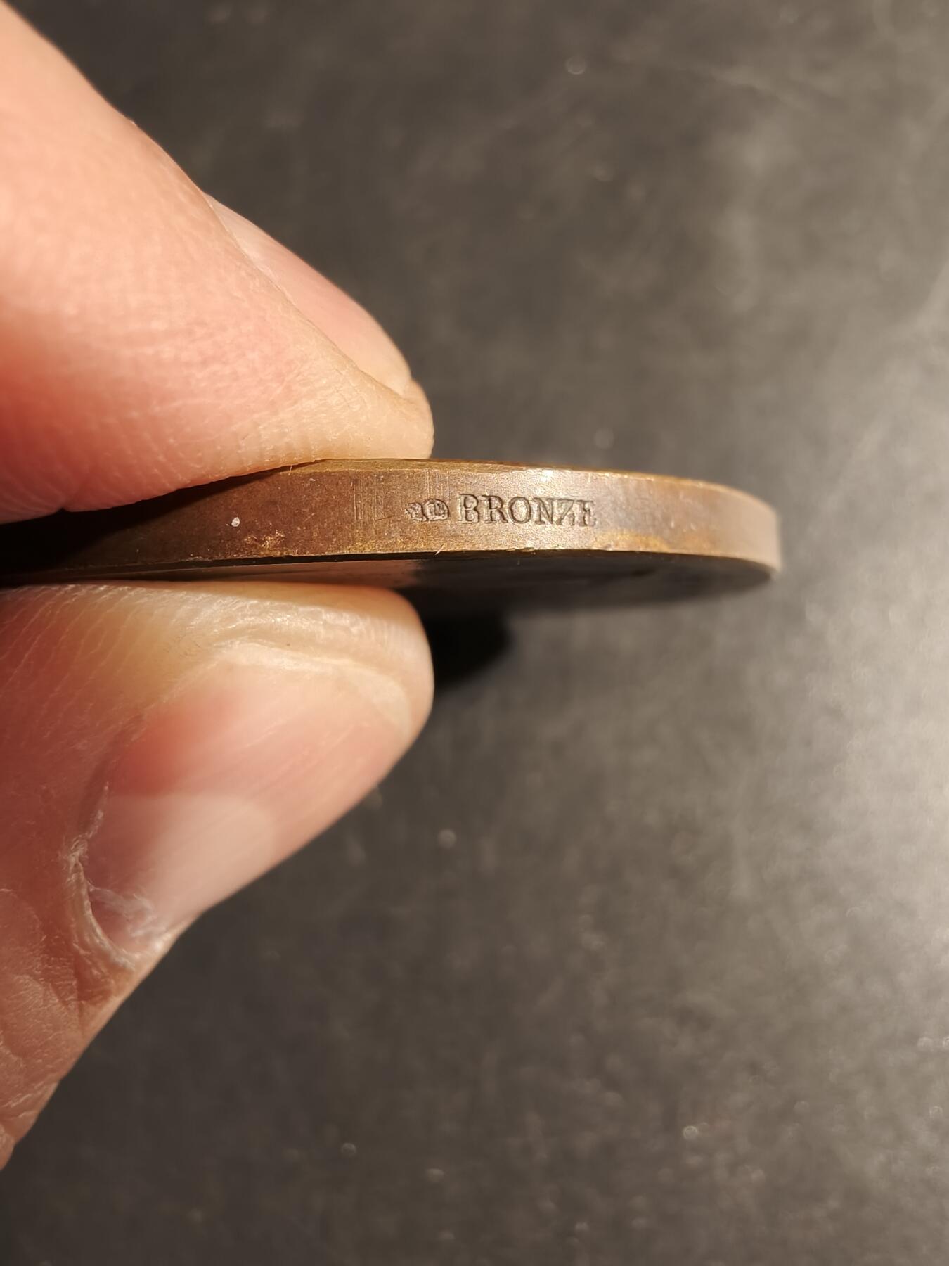 老王徽章第178期 法国土伦113步兵团混合射击竞赛大铜章    戎装玛丽安娜   大师亨利杜布瓦作品     直径46mm    重量49g