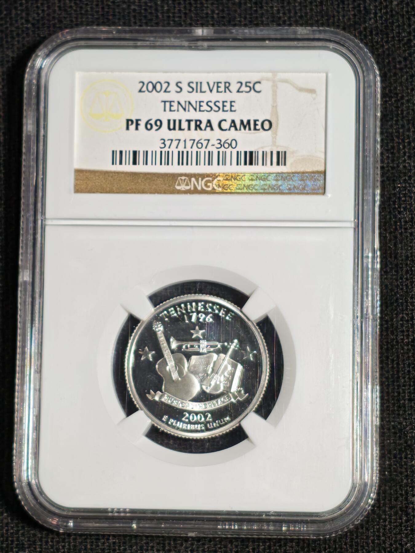 刘世昌艺术品销售中心～虎踞龙蟠*金杨在线联拍群第516期 美国2002年“50州纪念币～田纳西州”25美分精制纪念银币（NGC PF69UC 串号：3771767-360）1枚。