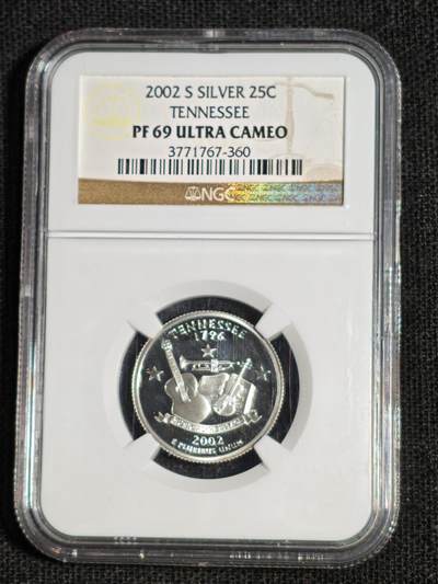 刘世昌艺术品销售中心～虎踞龙蟠*金杨在线联拍群第516期 - 美国2002年“50州纪念币～田纳西州”25美分精制纪念银币（NGC PF69UC 串号：3771767-360）1枚。