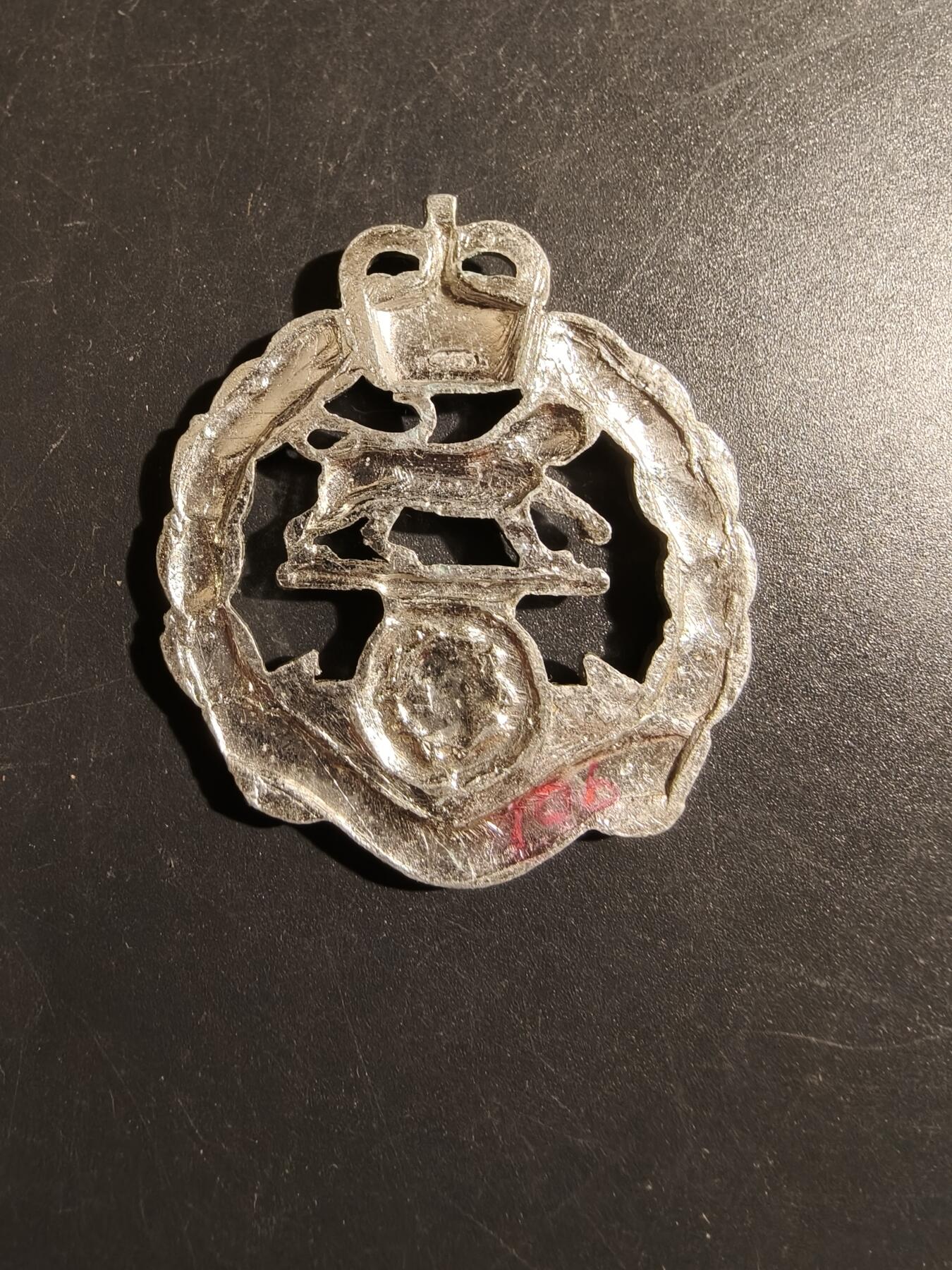 老王徽章第178期 英国皇家汉普郡步兵团帽徽    女王时期   缺少背杆