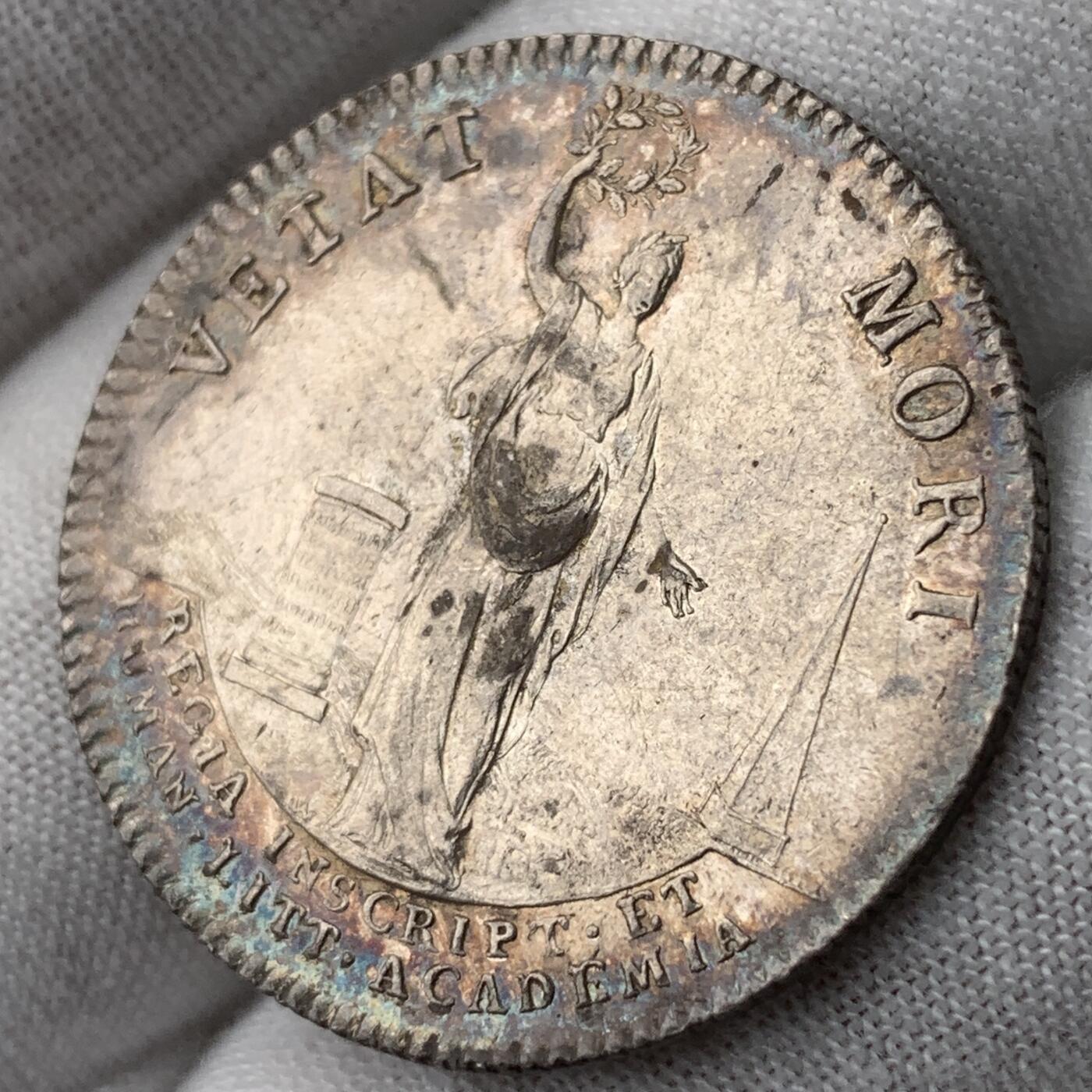 掌中浮雕-藏着的欧洲第050场 路易十五法兰西皇家铭文与美文学会银质代币，30.45mm，7.75g