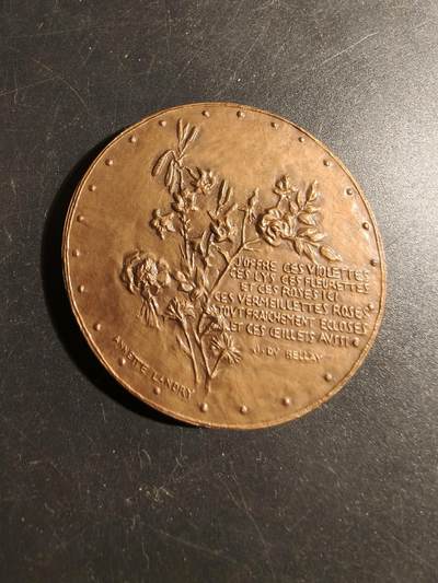 老王徽章第178期 - 纪念法国文艺复兴时期著名诗人约阿希姆·杜·贝莱大铜章     正面为其诗句节选和花卉图案     直径50mm     重量69.4g     