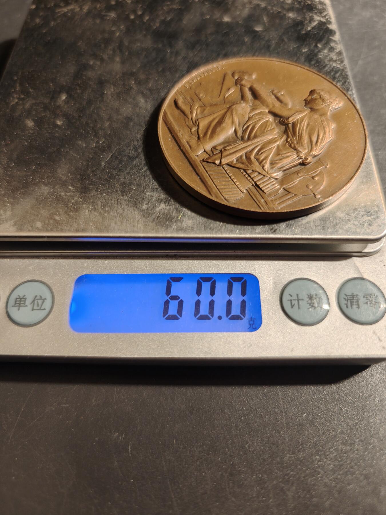 老王徽章第178期 法国工业女神大铜章     直径50mm    重量60g