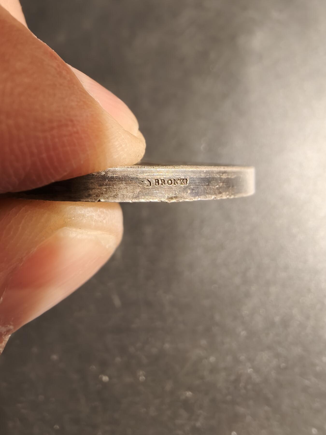 老王徽章第178期 法国体育教育委员会镀银大铜章    大师莫隆作品    直径50mm    重量59.5g