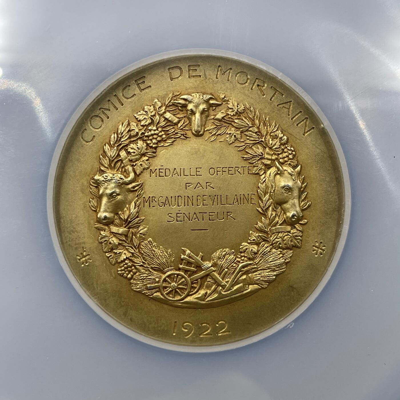 「木头集藏」章牌精品专场！ O.Roty～1922年法国莫尔坦农业展会镀金银章，MS 64，直径：51 mm，64.6 g，品相很好！ 莫尔坦（Mortain）是法国诺曼底大区的一座古城，以农业和畜牧业为经济支柱