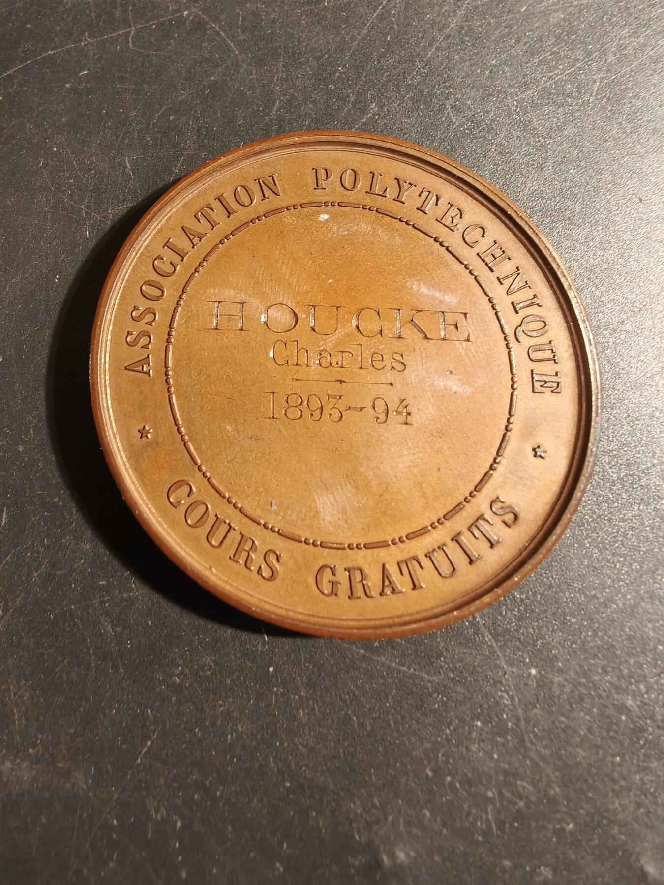 老王徽章第178期 法国1893年巴黎综合理工学院协会大铜章    坐姿玛丽安娜    直径50mm    重量64.7g