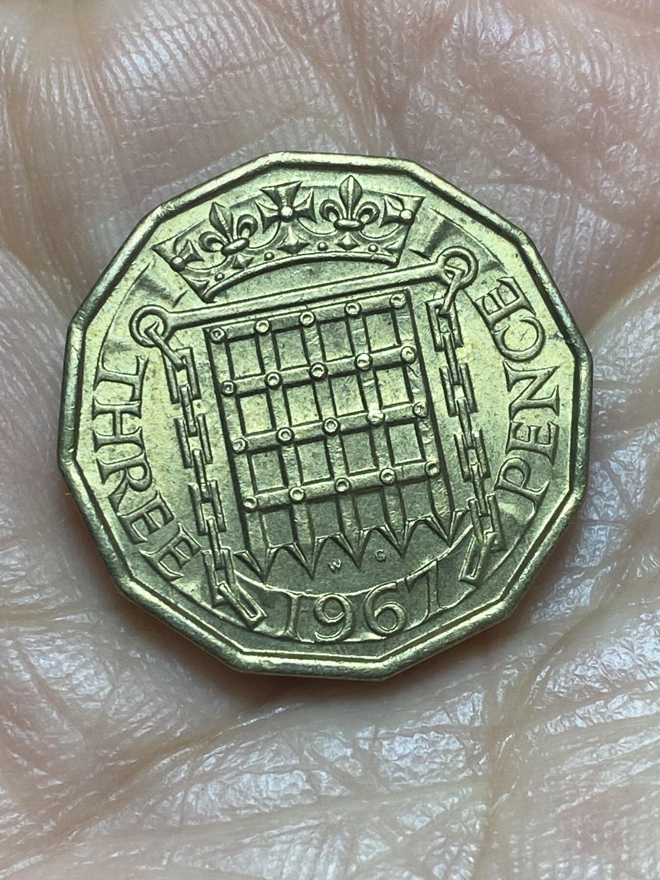 2026年第十二场(总第一百八十一场）外国好品散币场(免佣金) 英国🇬🇧1967年3便士(伊丽莎白二世青年桂冠第二版，普制币关门年)