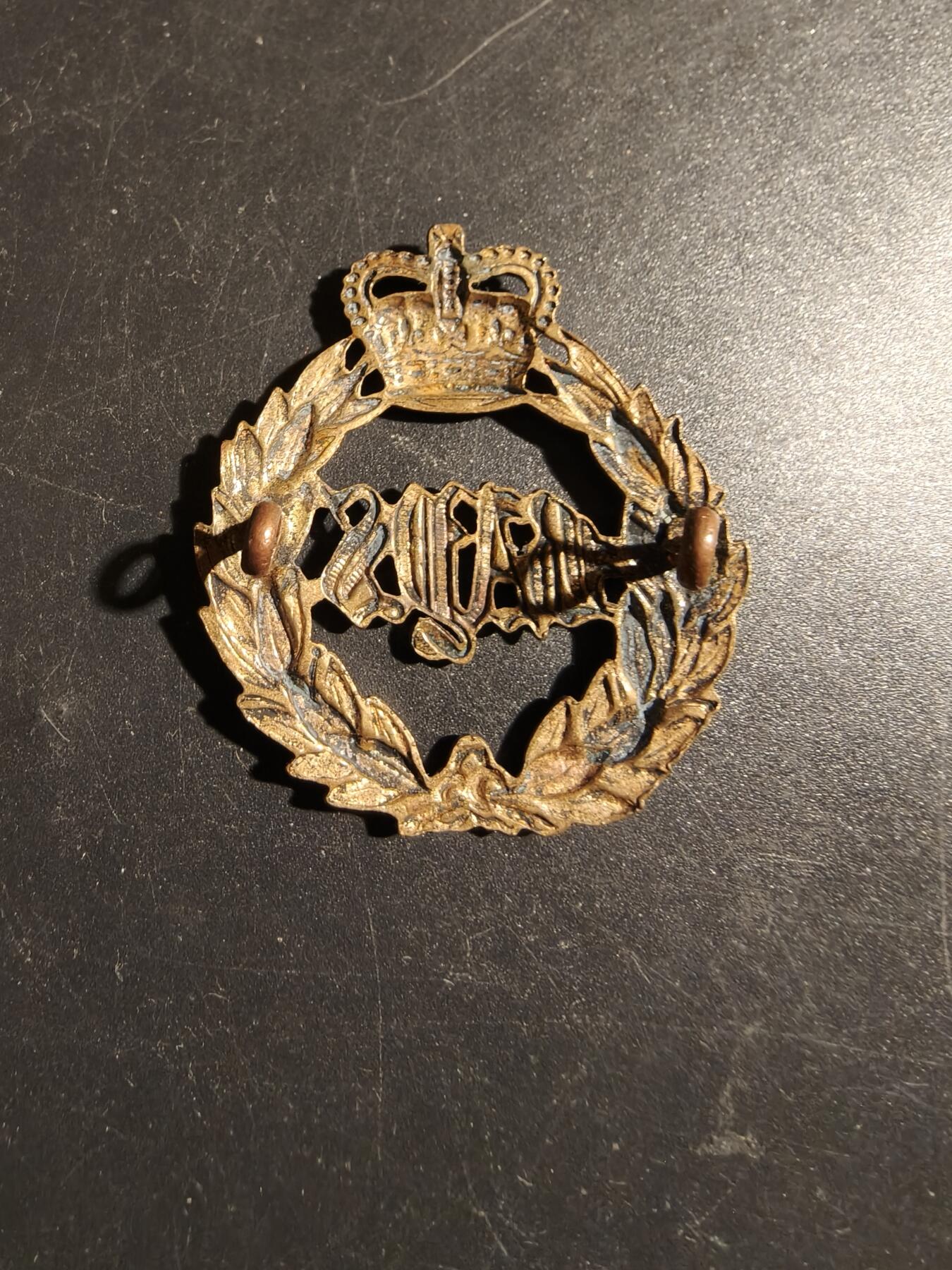 老王徽章第178期 英国女王第2龙骑兵团帽徽    女王早期版