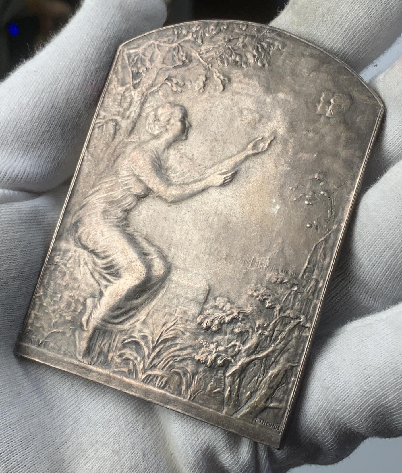 掌中浮雕-藏着的欧洲第050场 比利时煤气公司一战参战员工镀银铜章奖牌, 61*83mm，128g，原盒有破损，卡扣扣不住